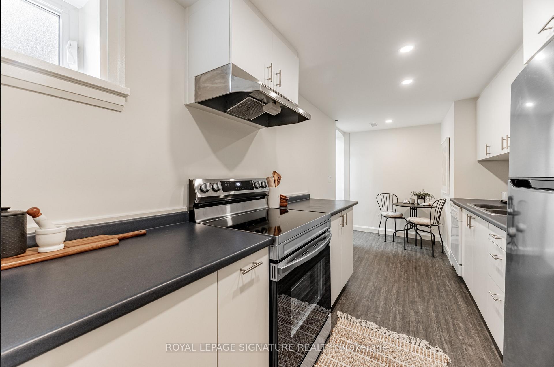 Photo 4 of Unit B, 54 Pasadena Gardens, Toronto, Lambton Baby Point — HOMEH