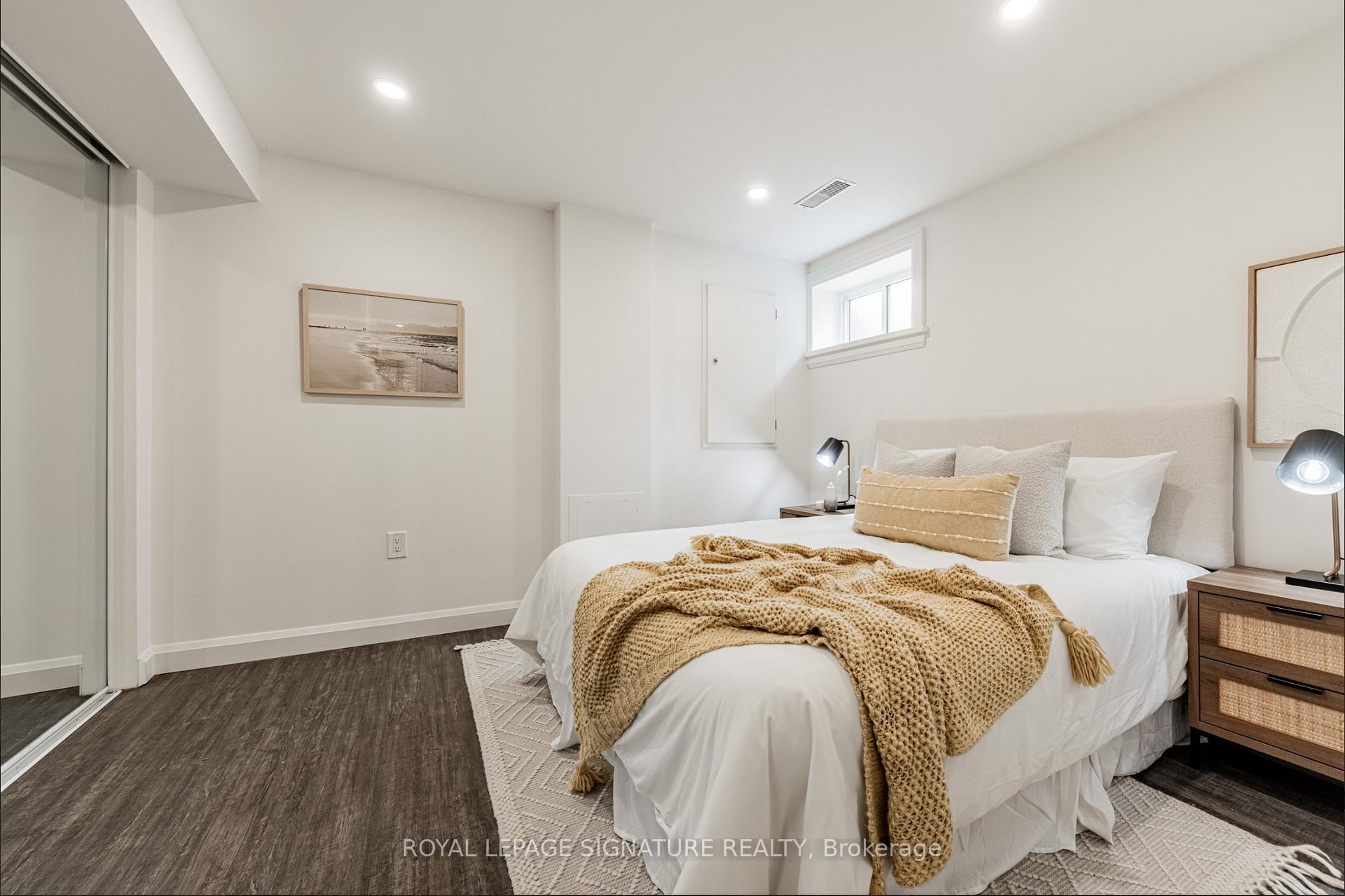 Photo 7 of Unit B, 54 Pasadena Gardens, Toronto, Lambton Baby Point — HOMEH