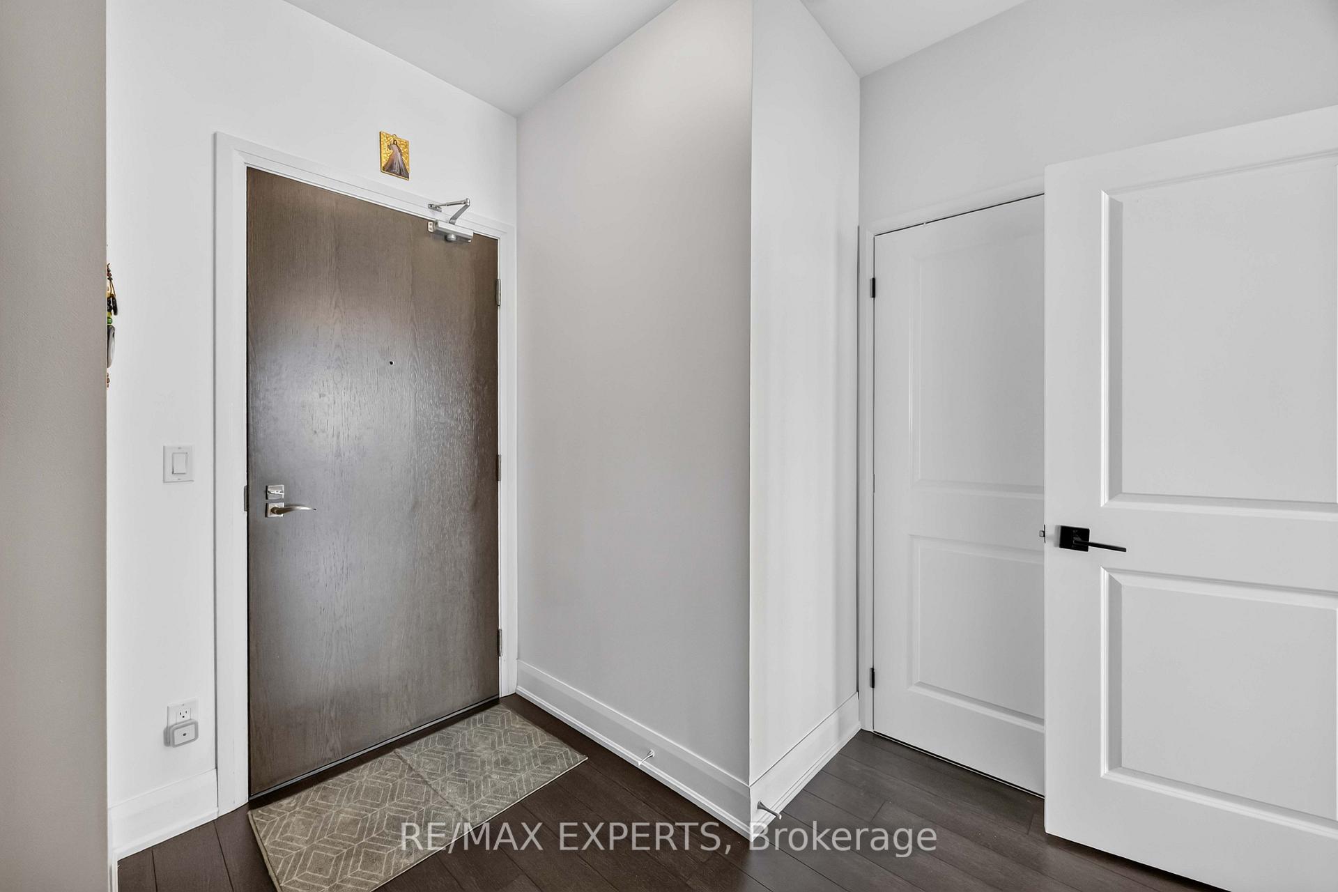 Photo 5 of Unit 902, 2900 Highway 7 Road, Vaughan, Concord — HOMEH