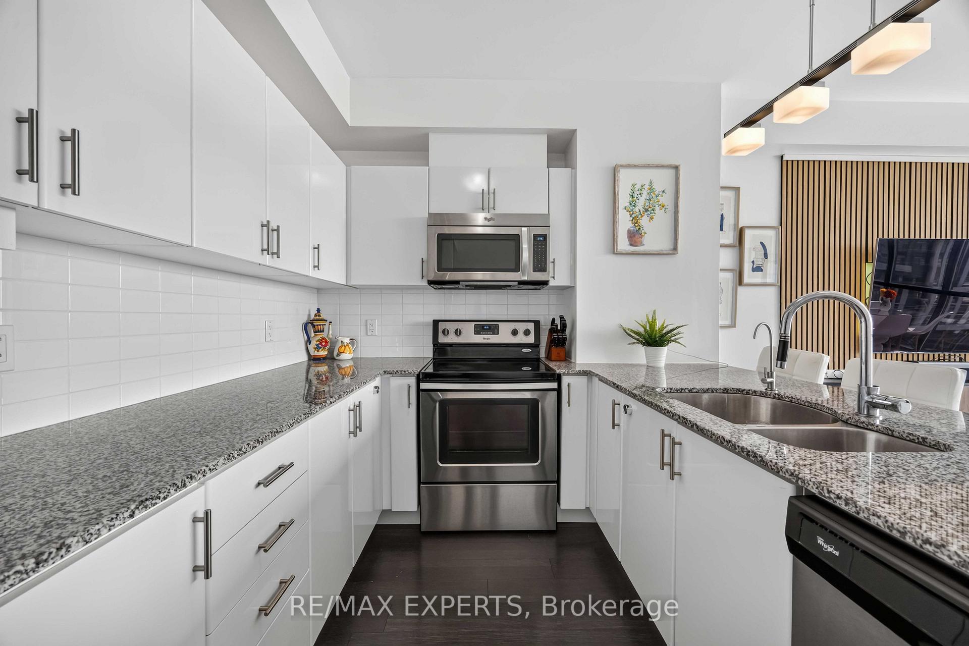 Photo 15 of Unit 902, 2900 Highway 7 Road, Vaughan, Concord — HOMEH