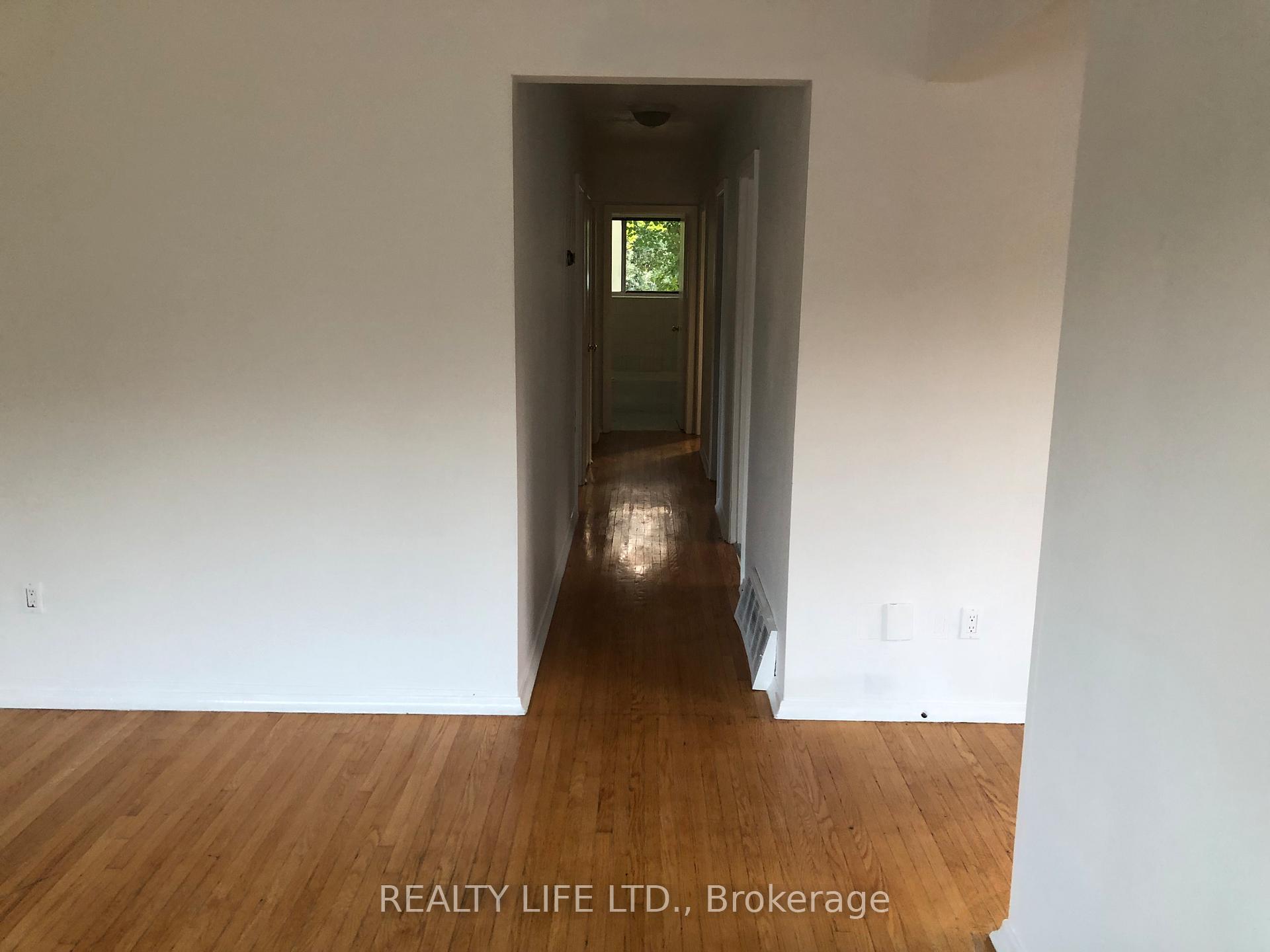 Photo 5 of 54 Garside Crescent, North York, Brookhaven-Amesbury — HOMEH