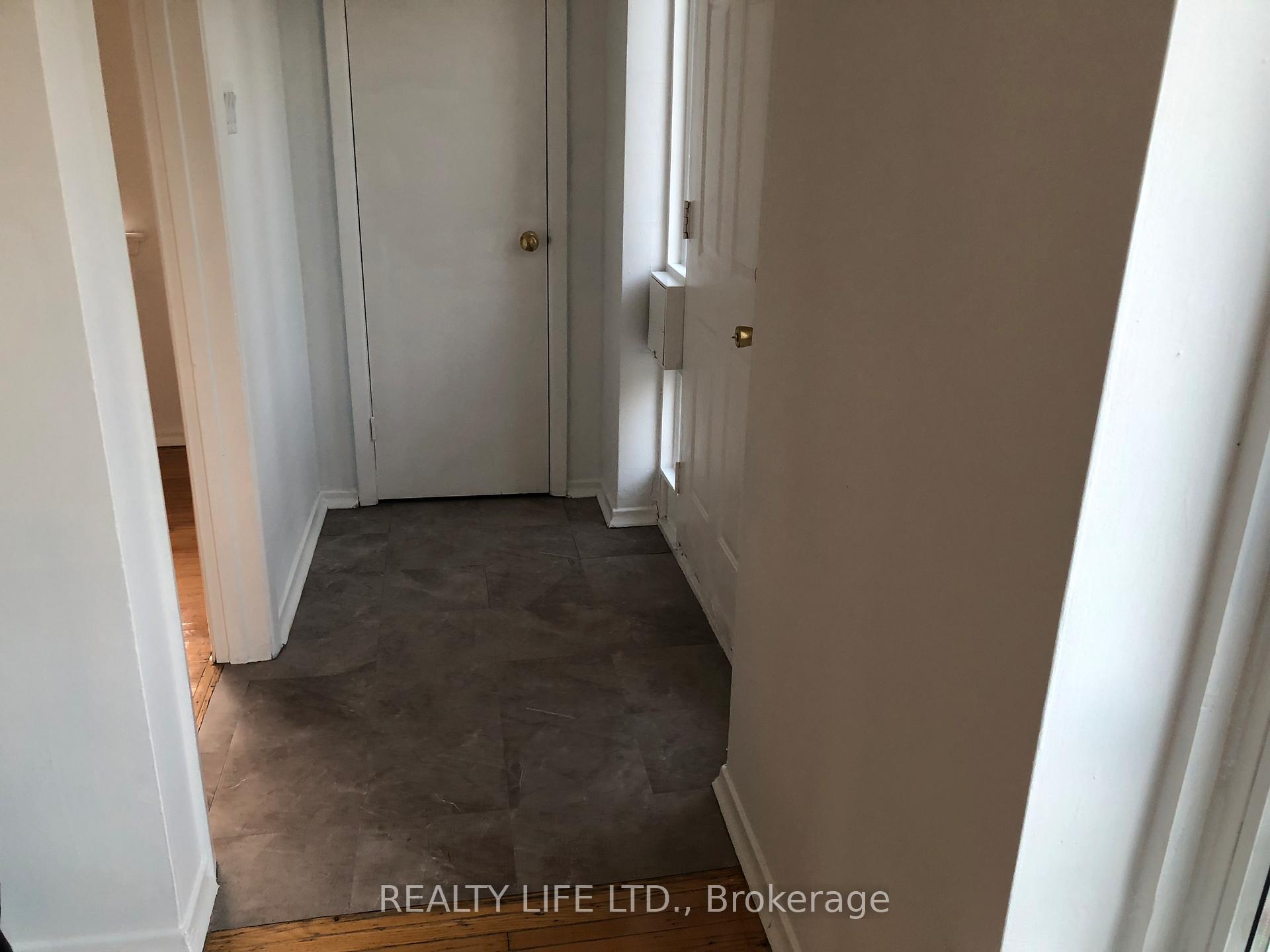 Photo 6 of 54 Garside Crescent, North York, Brookhaven-Amesbury — HOMEH