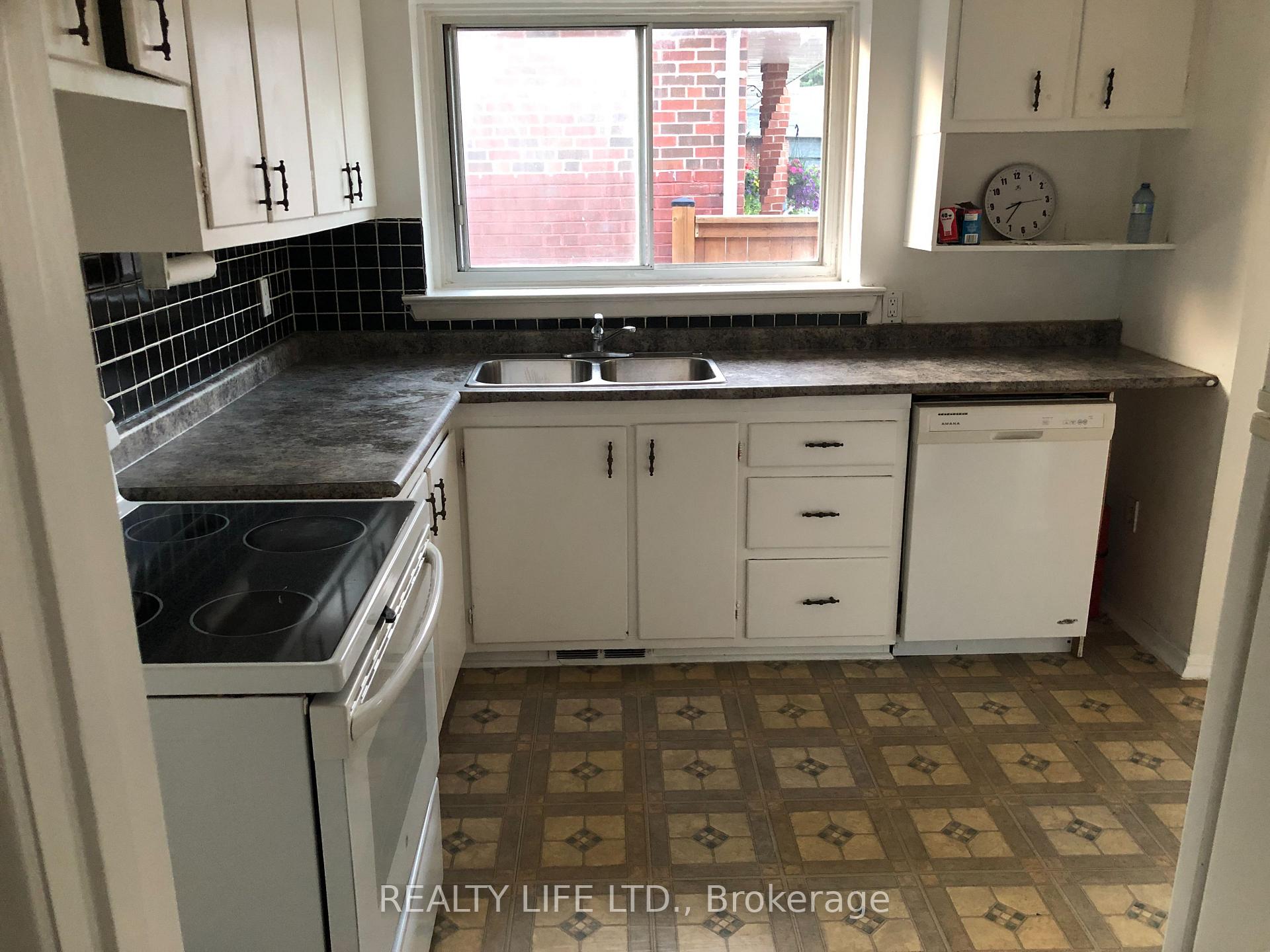 Photo 7 of 54 Garside Crescent, North York, Brookhaven-Amesbury — HOMEH
