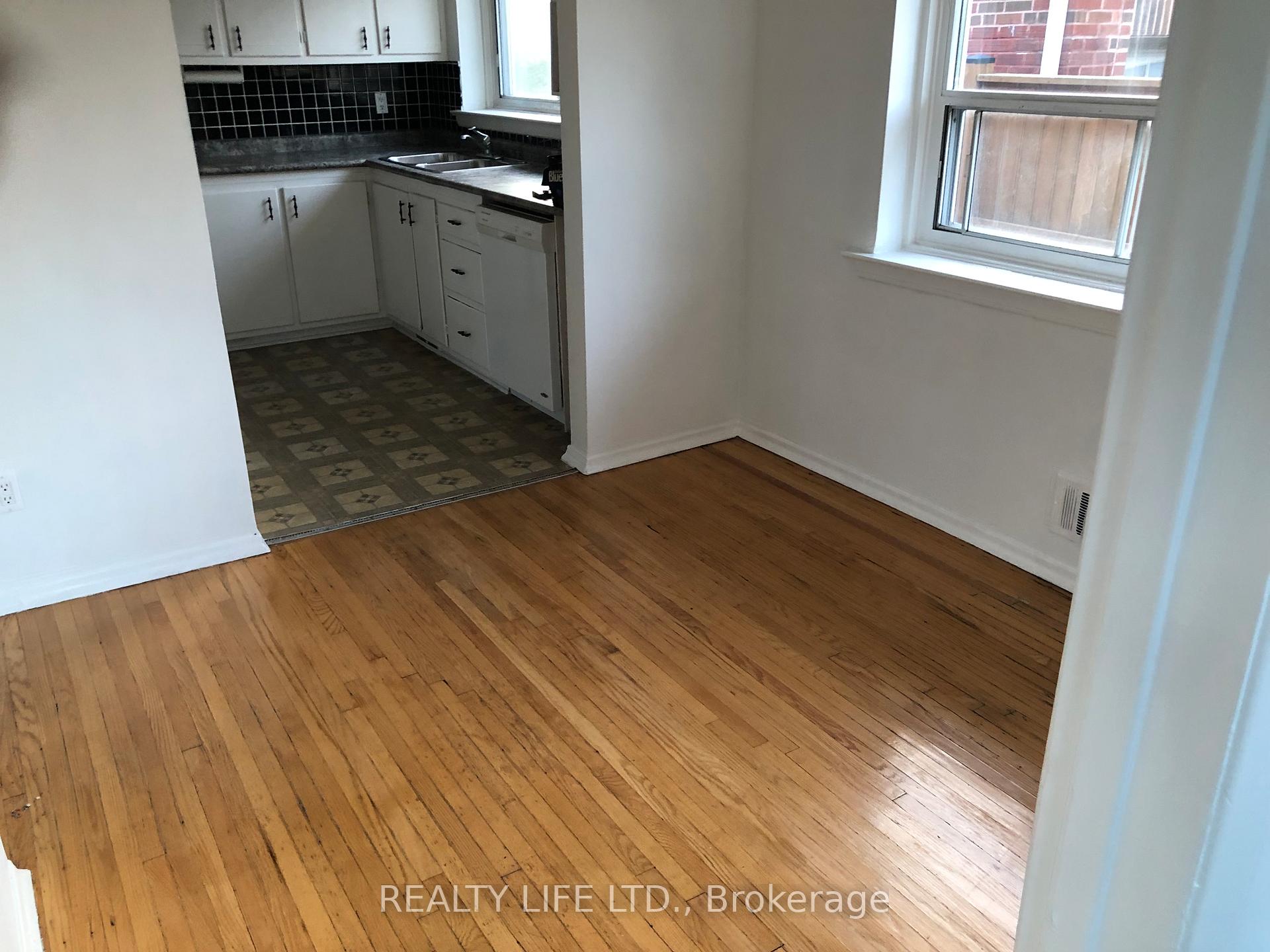 Photo 9 of 54 Garside Crescent, North York, Brookhaven-Amesbury — HOMEH