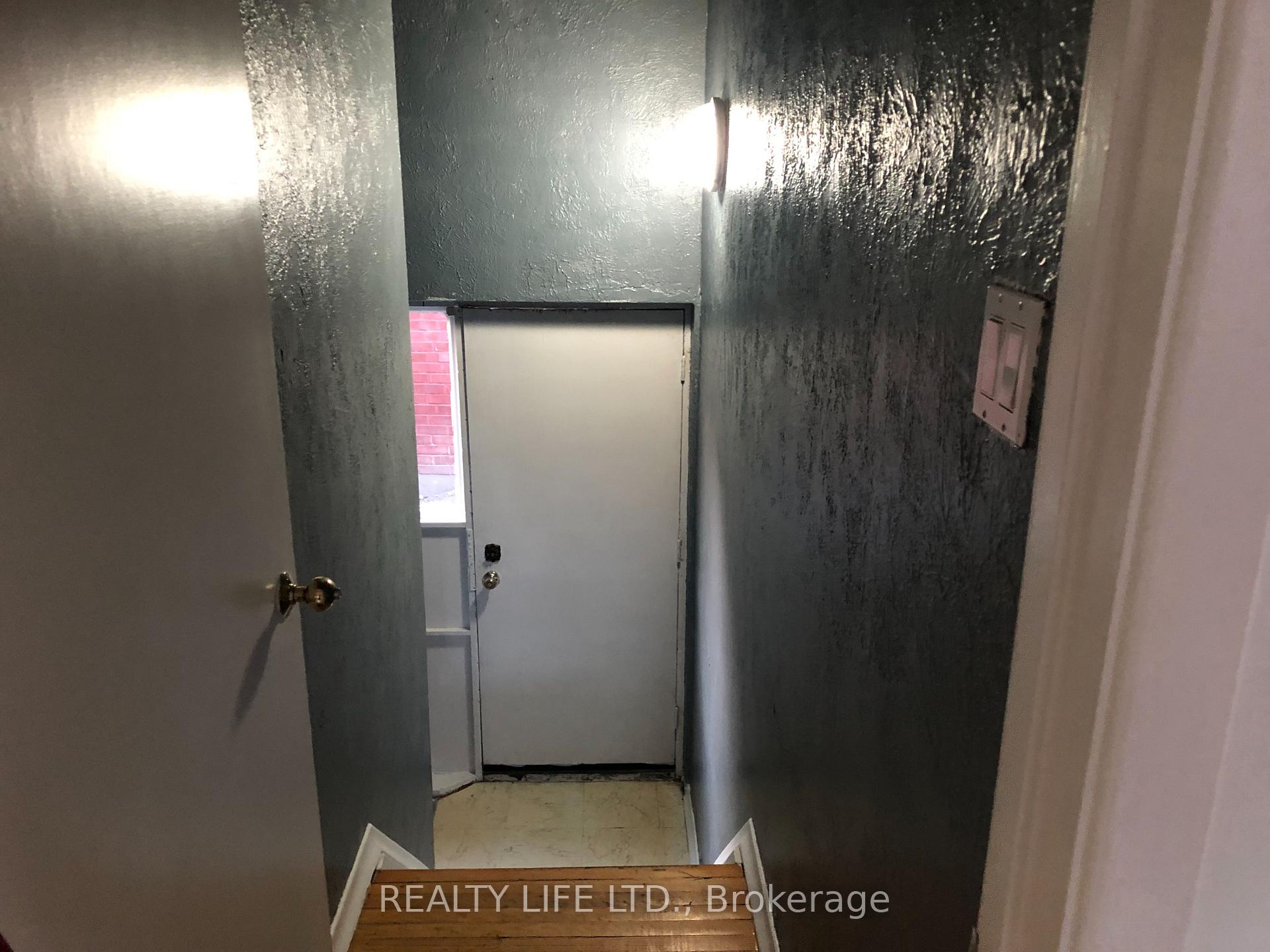 Photo 14 of 54 Garside Crescent, North York, Brookhaven-Amesbury — HOMEH
