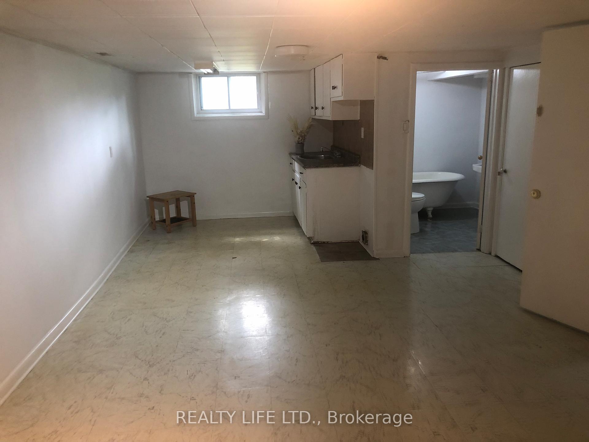 Photo 15 of 54 Garside Crescent, North York, Brookhaven-Amesbury — HOMEH