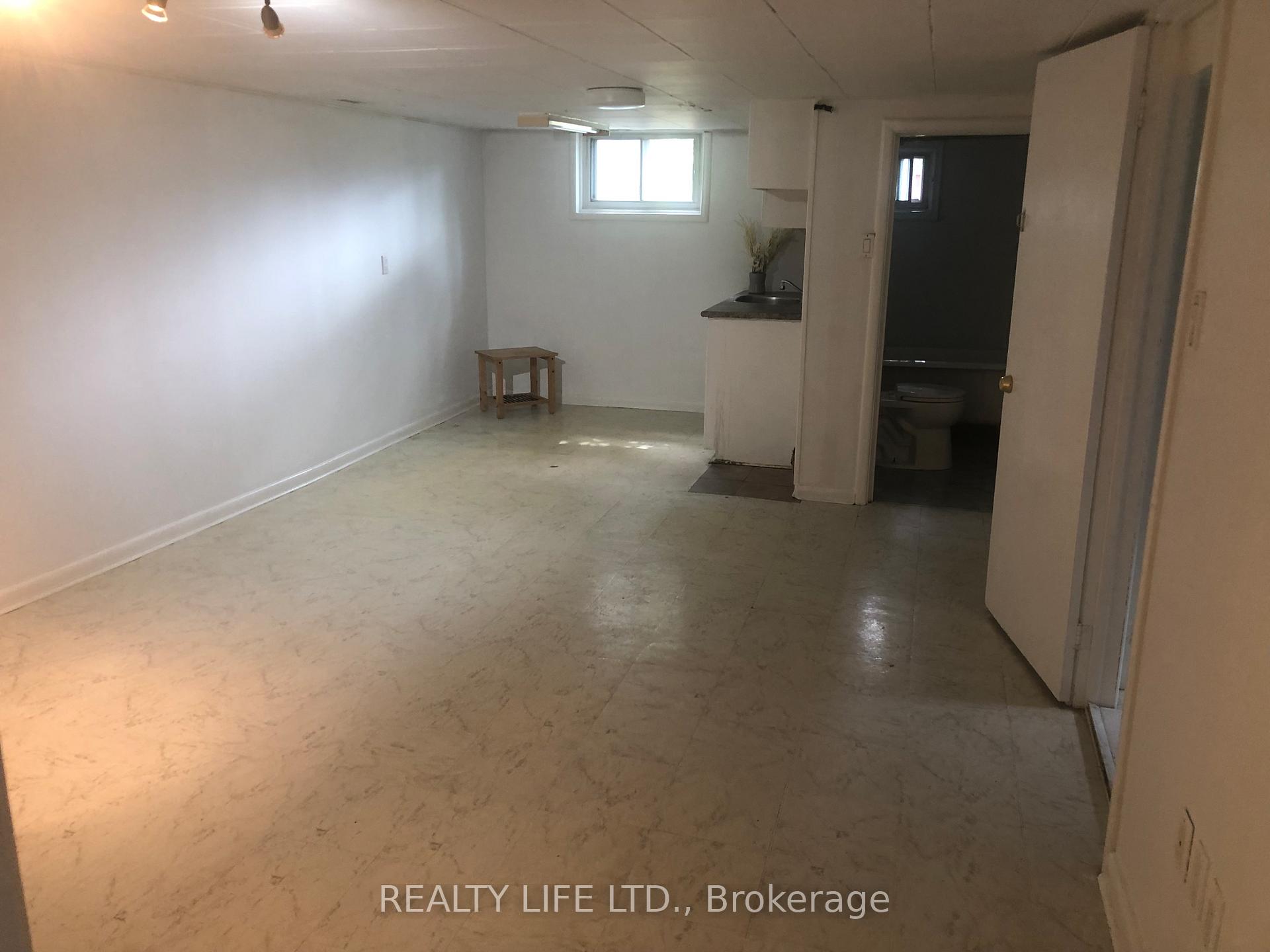 Photo 16 of 54 Garside Crescent, North York, Brookhaven-Amesbury — HOMEH