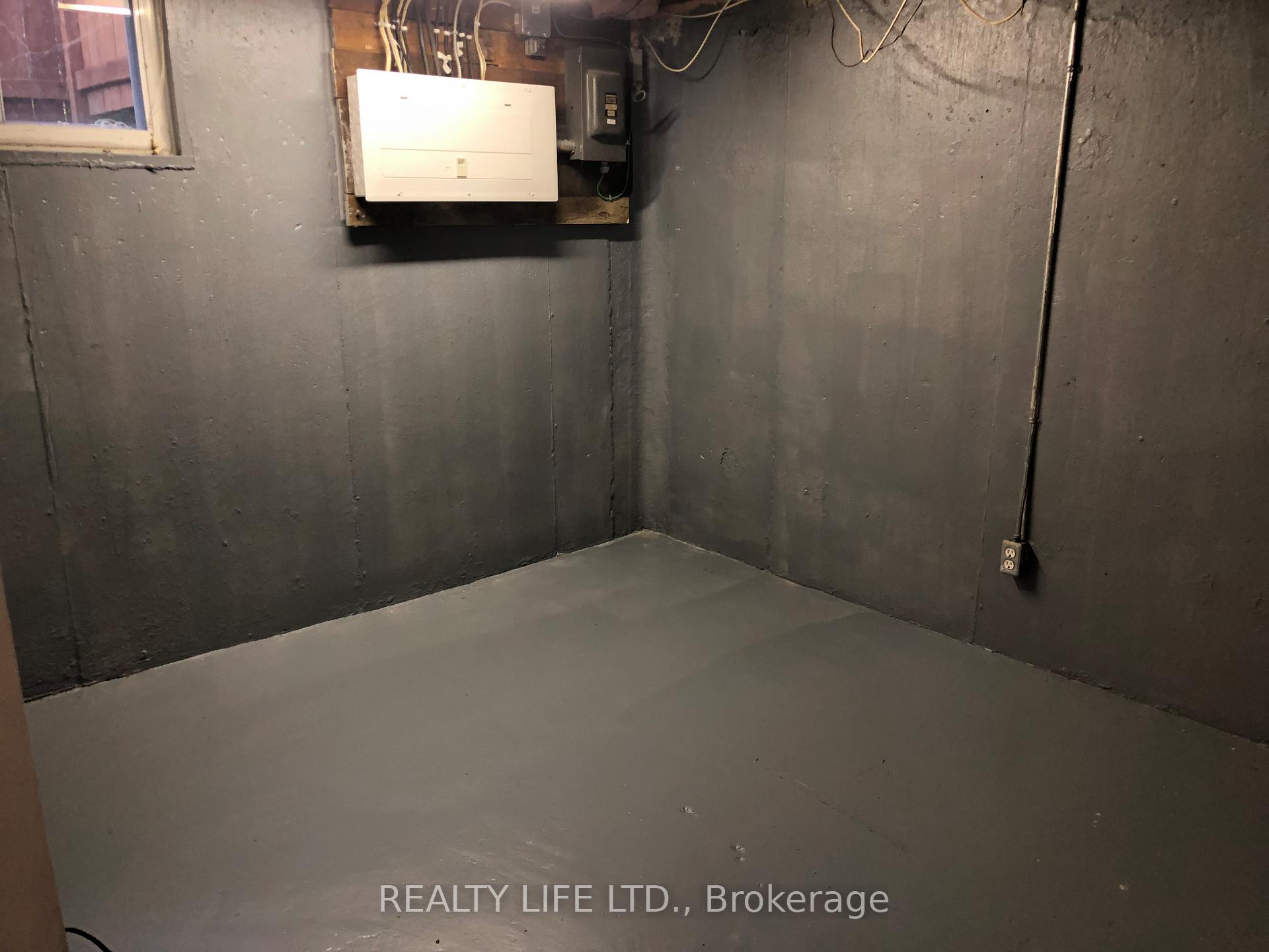 Photo 21 of 54 Garside Crescent, North York, Brookhaven-Amesbury — HOMEH