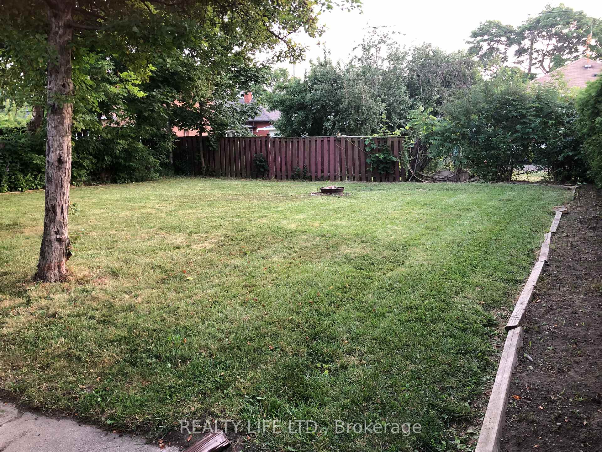 Photo 23 of 54 Garside Crescent, North York, Brookhaven-Amesbury — HOMEH