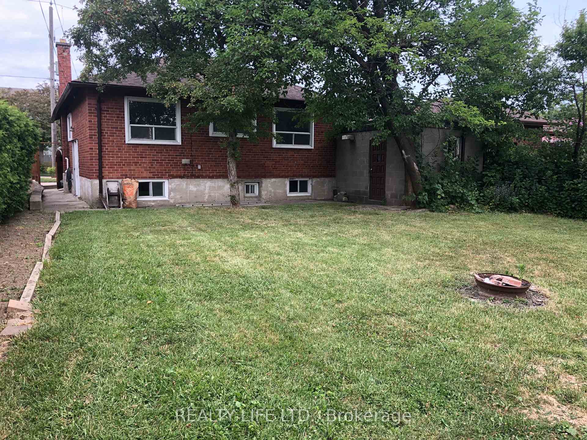 Photo 24 of 54 Garside Crescent, North York, Brookhaven-Amesbury — HOMEH