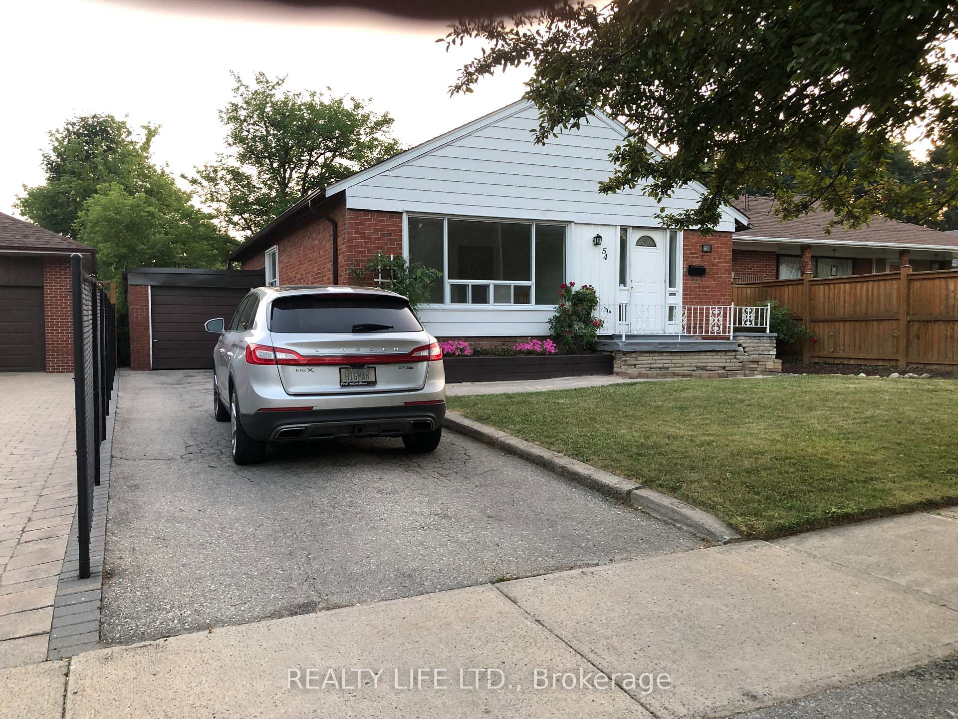 Photo 26 of 54 Garside Crescent, North York, Brookhaven-Amesbury — HOMEH