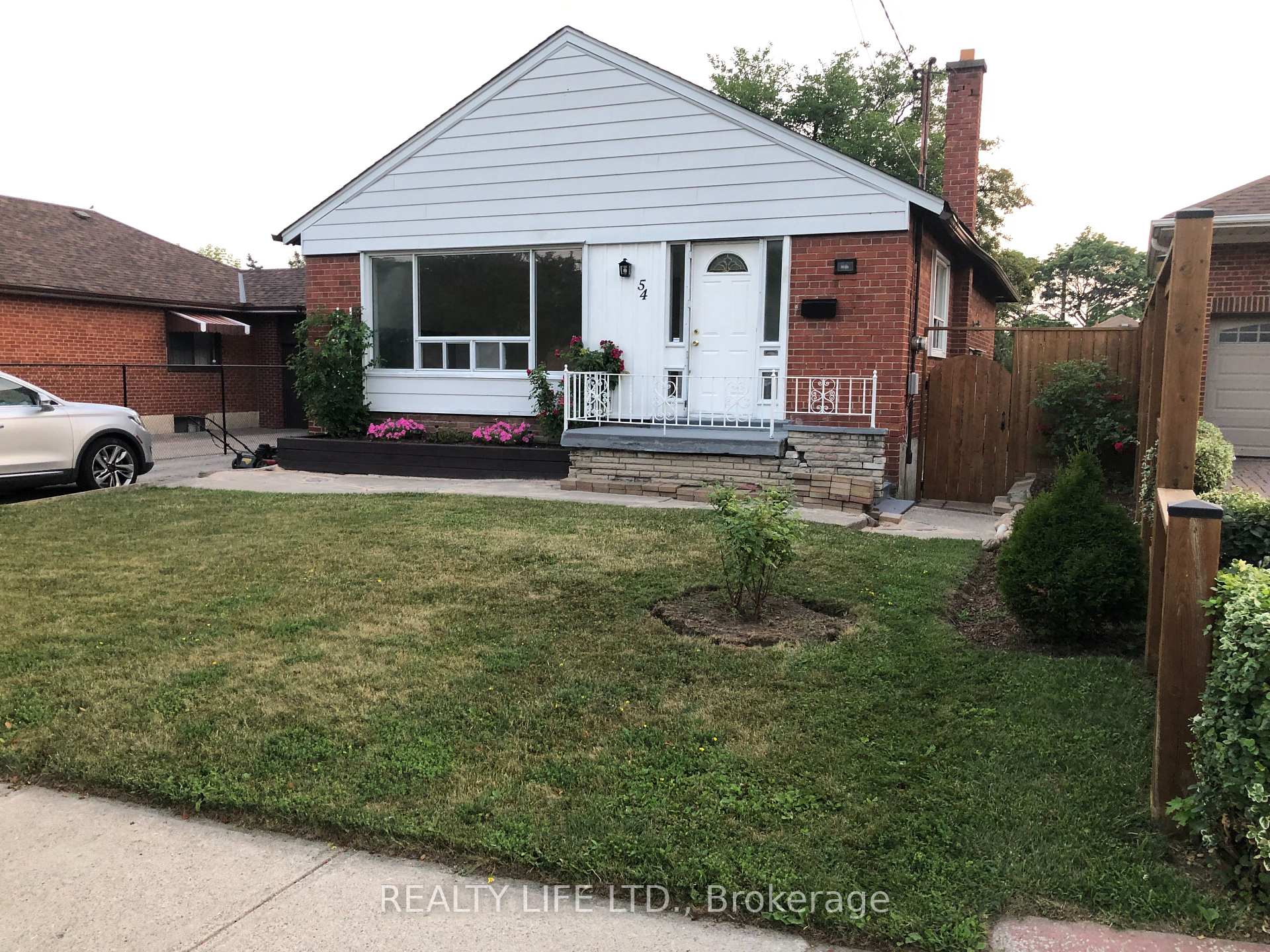 Photo 27 of 54 Garside Crescent, North York, Brookhaven-Amesbury — HOMEH