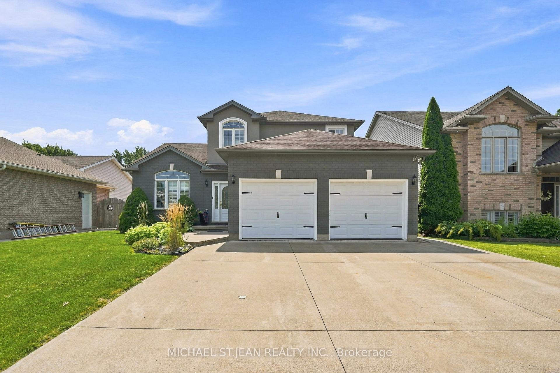 Photo 3 of 3690 Weinbrenner Road, Niagara Falls, Chippawa — HOMEH
