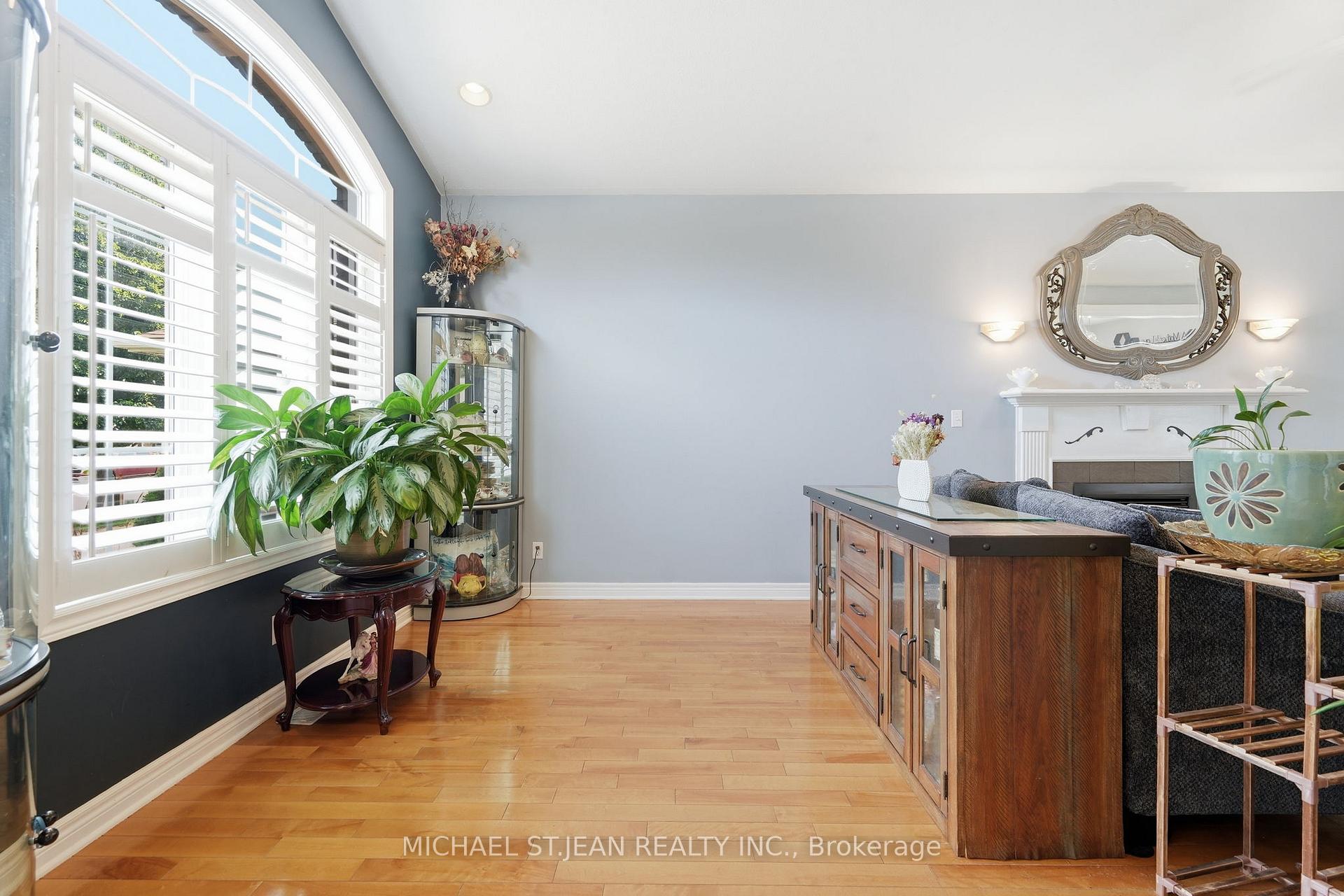 Photo 9 of 3690 Weinbrenner Road, Niagara Falls, Chippawa — HOMEH
