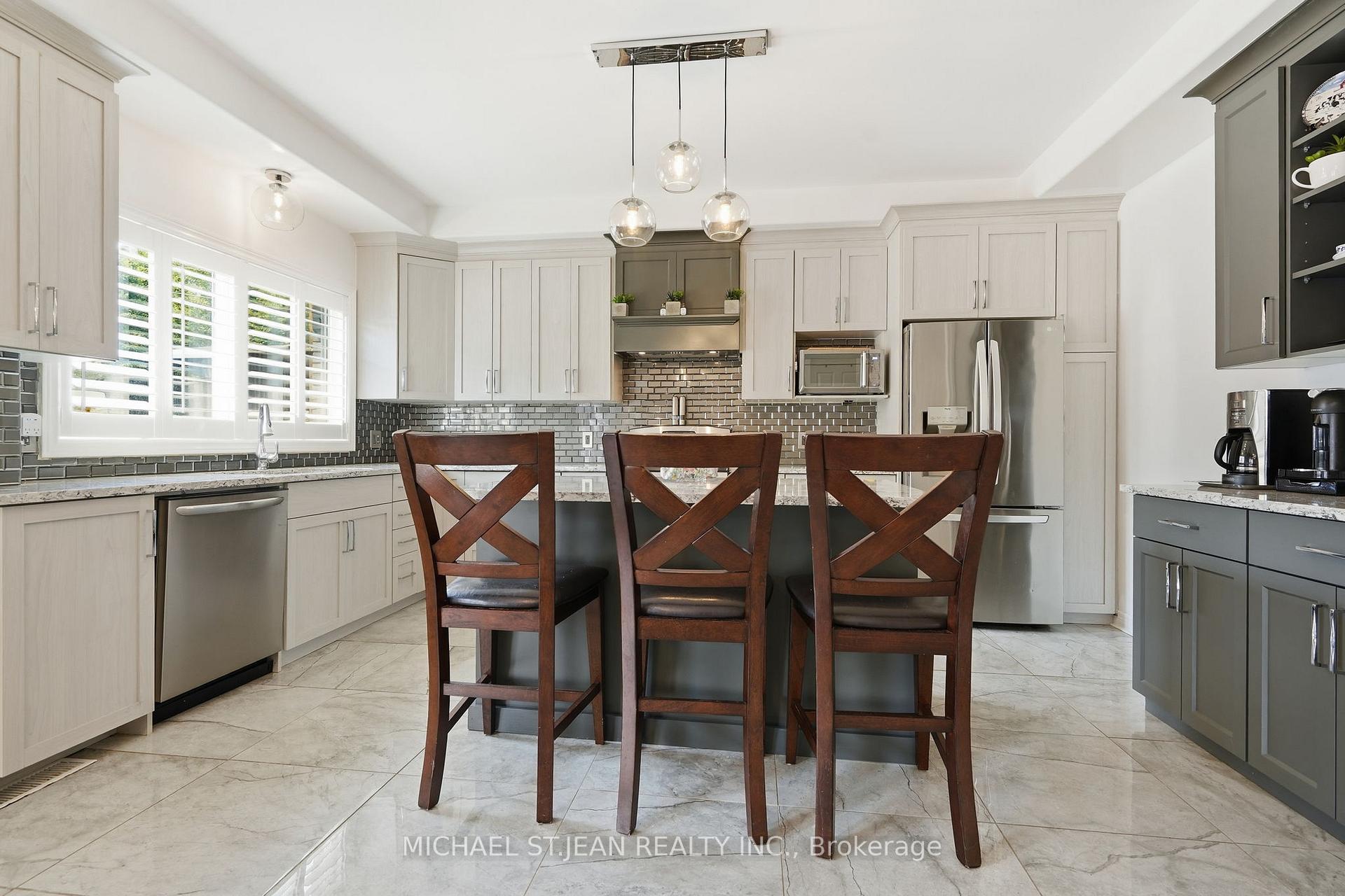 Photo 15 of 3690 Weinbrenner Road, Niagara Falls, Chippawa — HOMEH