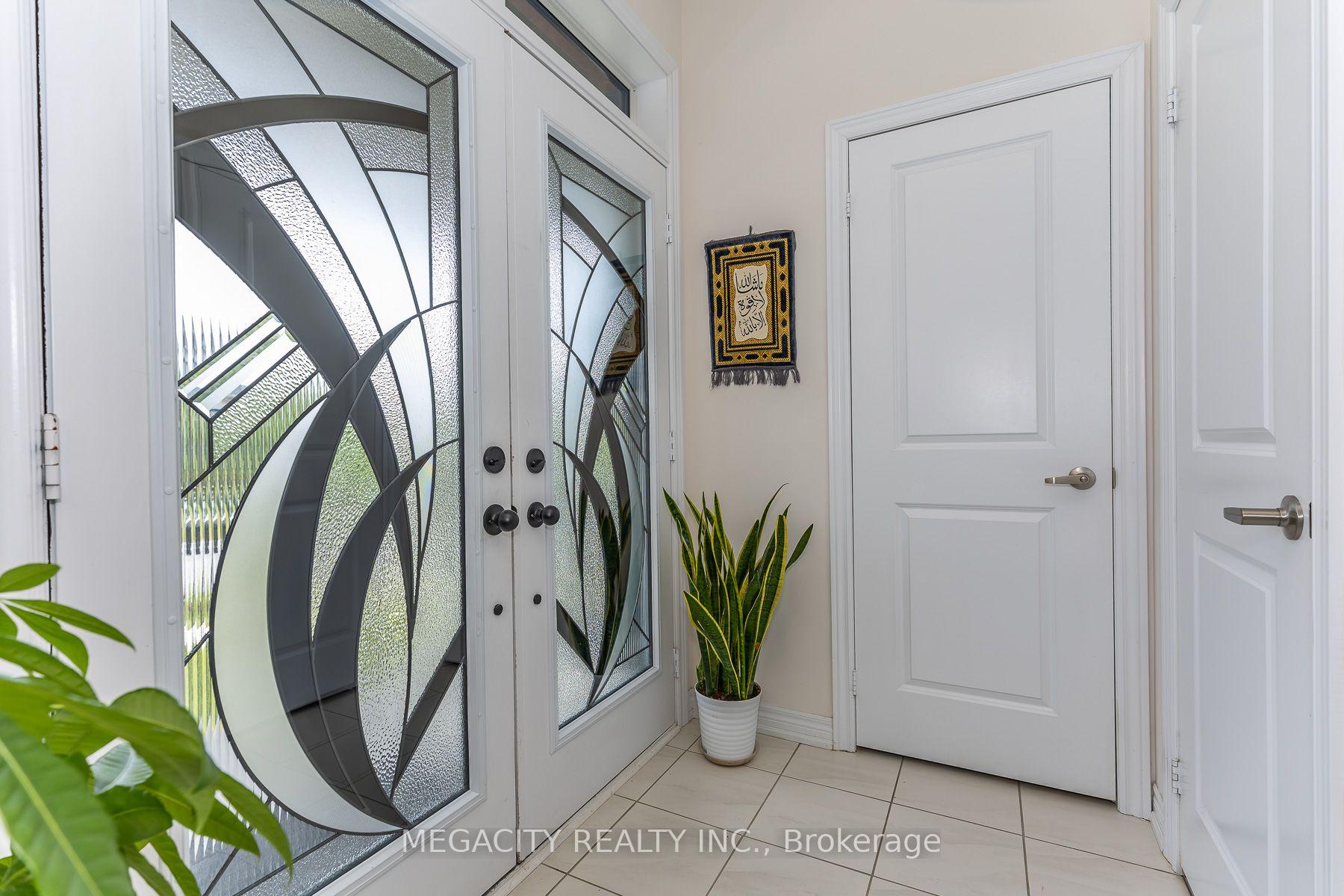 Photo 4 of 1348 Klondike Drive, Oshawa, Kedron — HOMEH