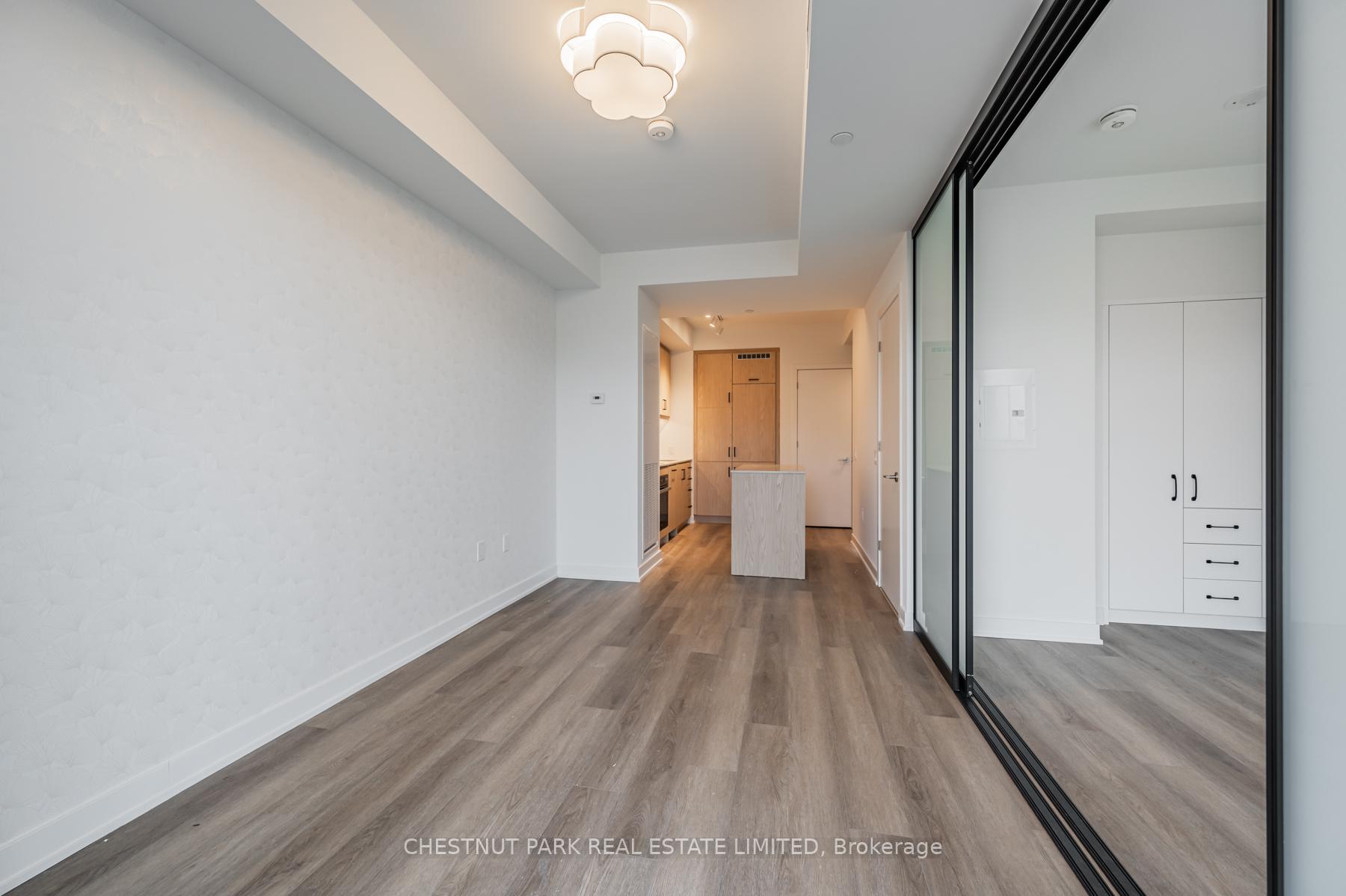 Photo 4 of Unit 915, 9 Tecumseth Street, Toronto, Niagara — HOMEH