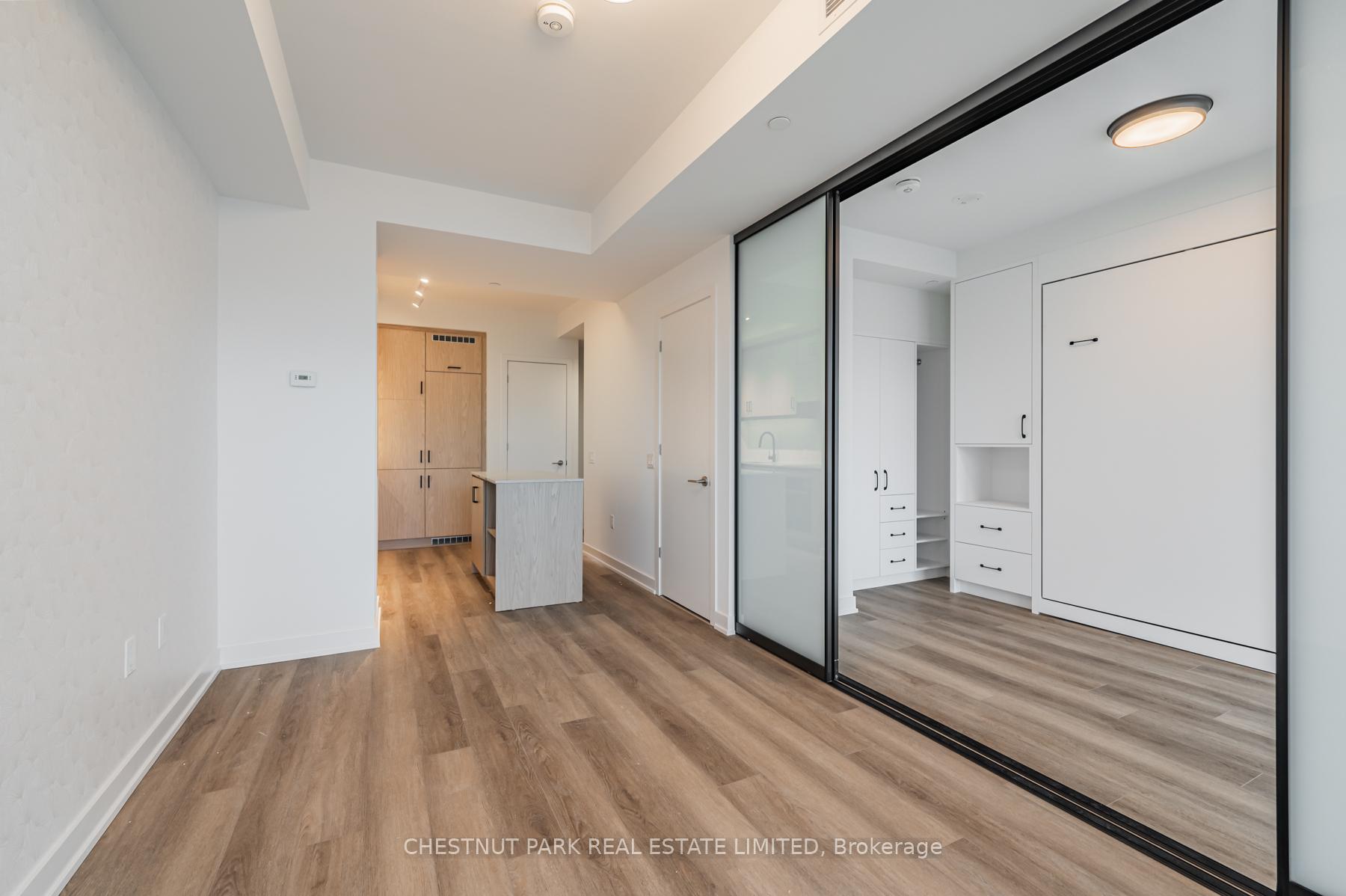 Photo 5 of Unit 915, 9 Tecumseth Street, Toronto, Niagara — HOMEH