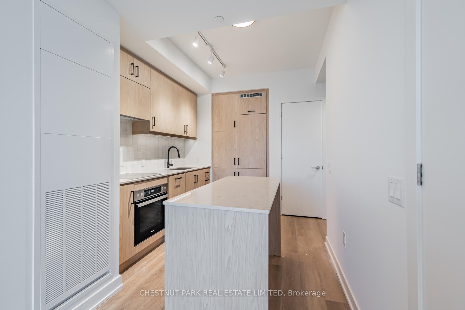 Photo 8 of Unit 915, 9 Tecumseth Street, Toronto, Niagara — HOMEH
