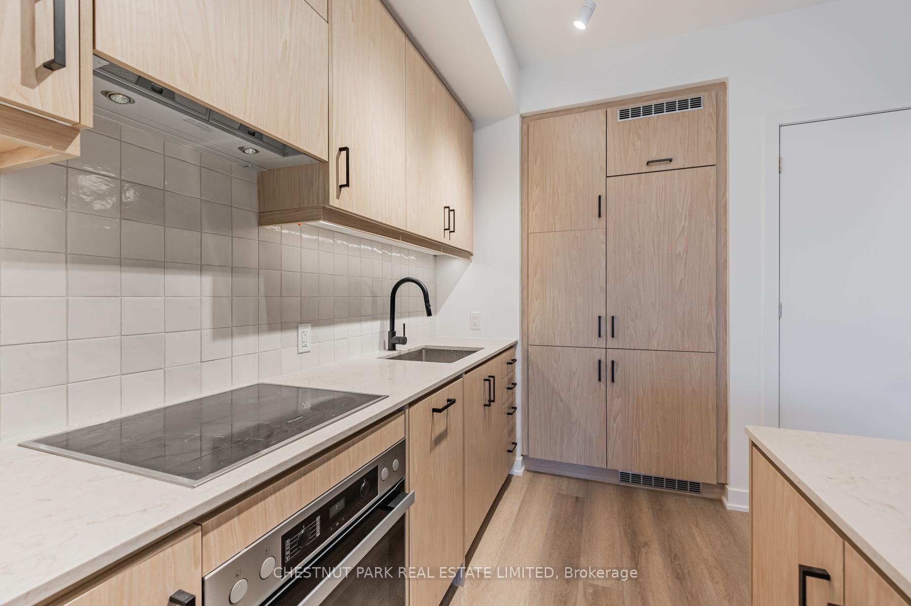 Photo 10 of Unit 915, 9 Tecumseth Street, Toronto, Niagara — HOMEH