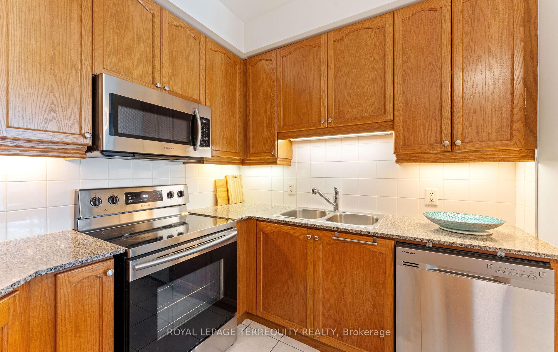 Photo 6 of Unit 406, 80 Absolute Avenue, Mississauga, City Centre — HOMEH