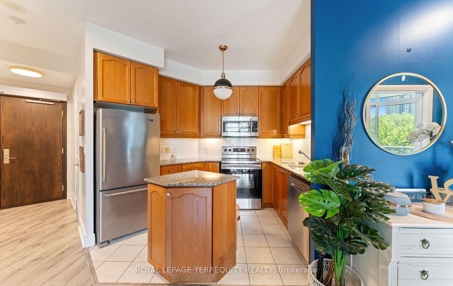 Photo 8 of Unit 406, 80 Absolute Avenue, Mississauga, City Centre — HOMEH