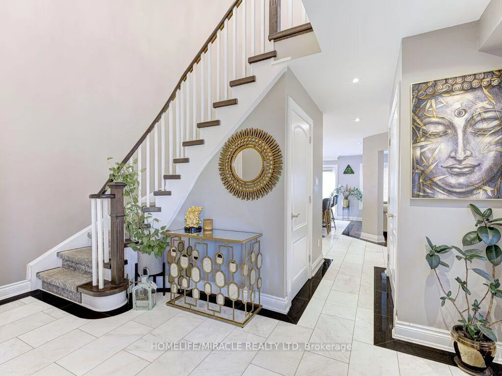 Photo 2 of 5437 Royal Aberdeen Drive, Mississauga, Hurontario — HOMEH
