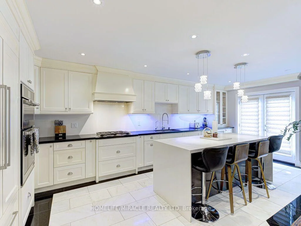 Photo 4 of 5437 Royal Aberdeen Drive, Mississauga, Hurontario — HOMEH