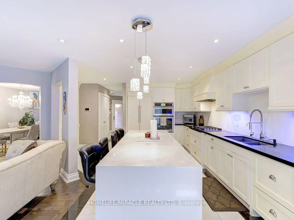 Photo 5 of 5437 Royal Aberdeen Drive, Mississauga, Hurontario — HOMEH