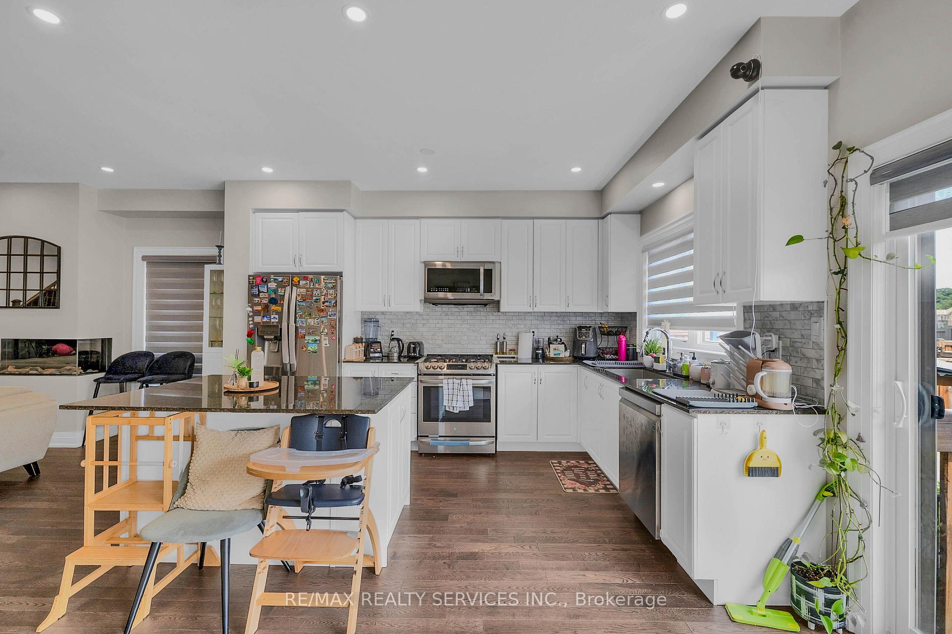 Photo 11 of 6 Lollard Way, Brampton, Bram West — HOMEH