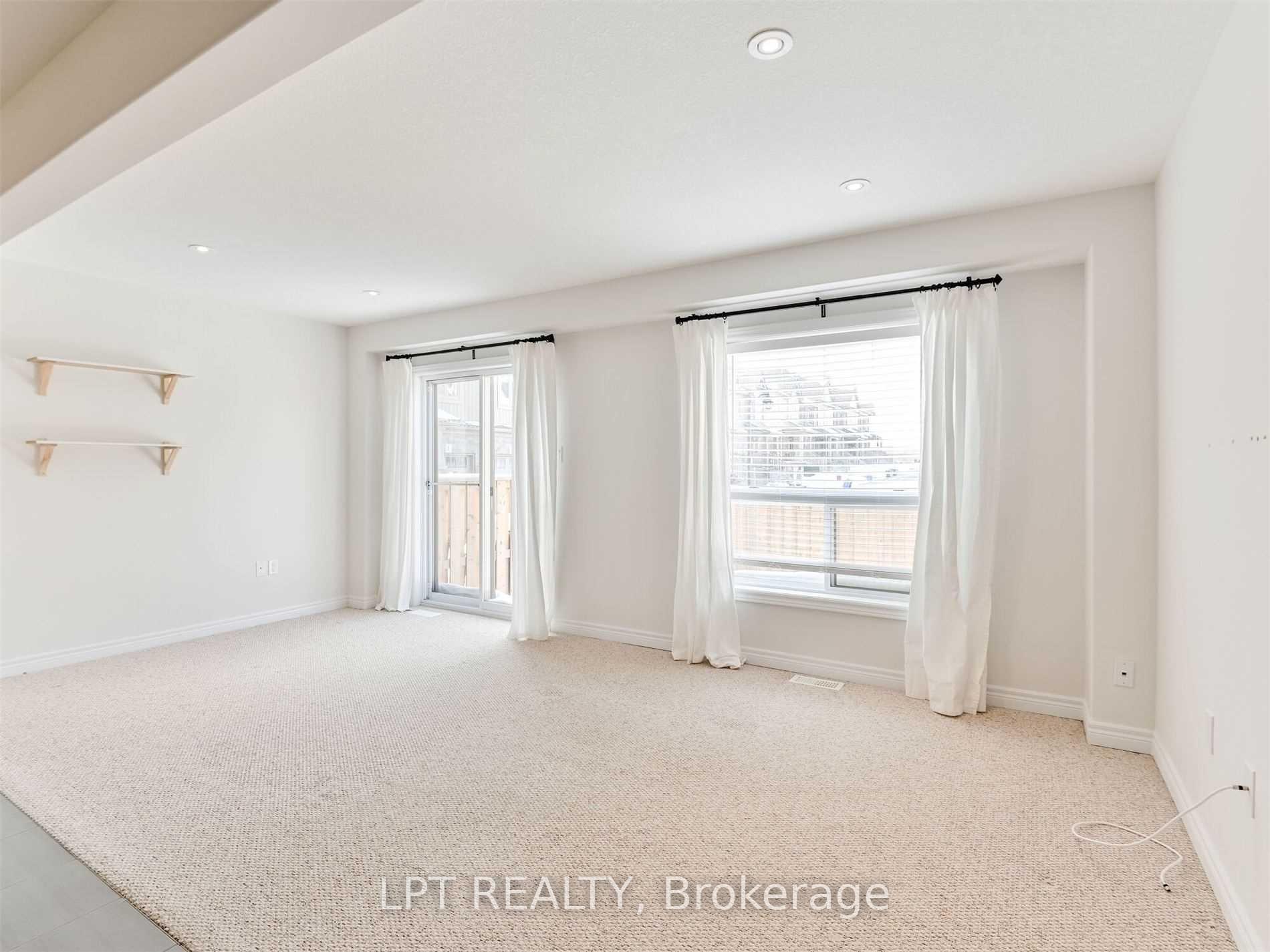 Photo 5 of Unit 15, 124 Parkinson Crescent, Orangeville — HOMEH