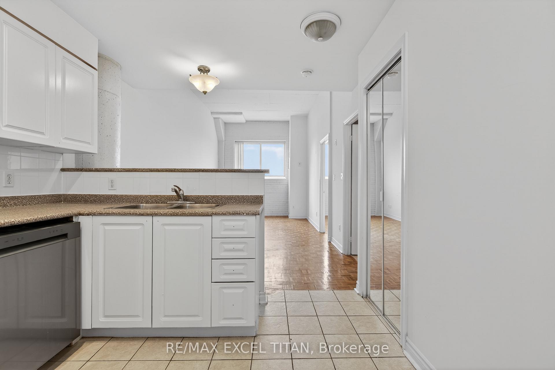 Photo 4 of Unit 607, 1401 Dupont Street, Toronto, Dovercourt-Wallace Emerson-Junction — HOMEH