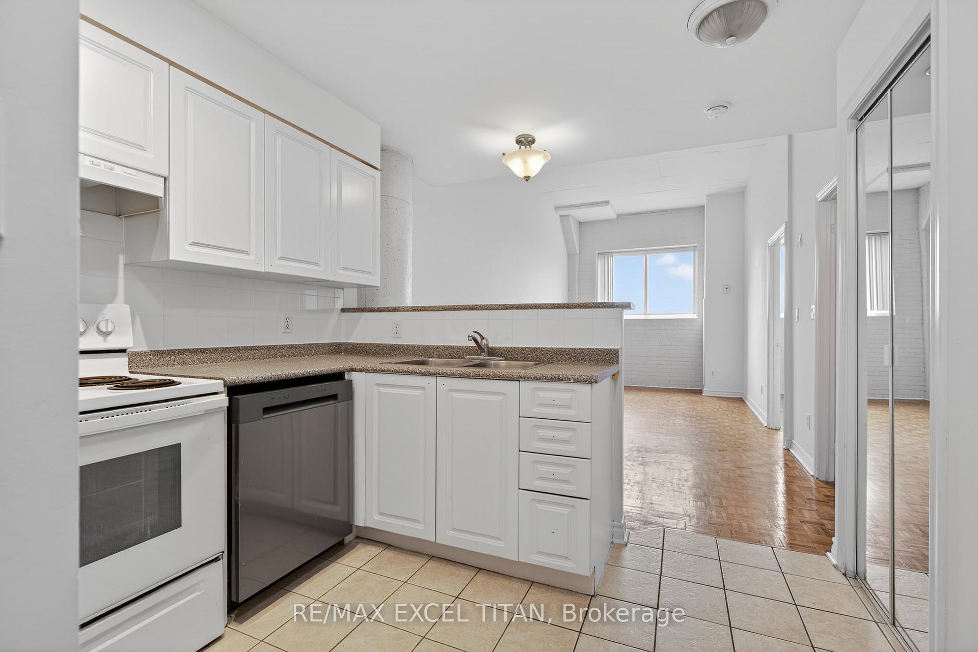 Photo 5 of Unit 607, 1401 Dupont Street, Toronto, Dovercourt-Wallace Emerson-Junction — HOMEH
