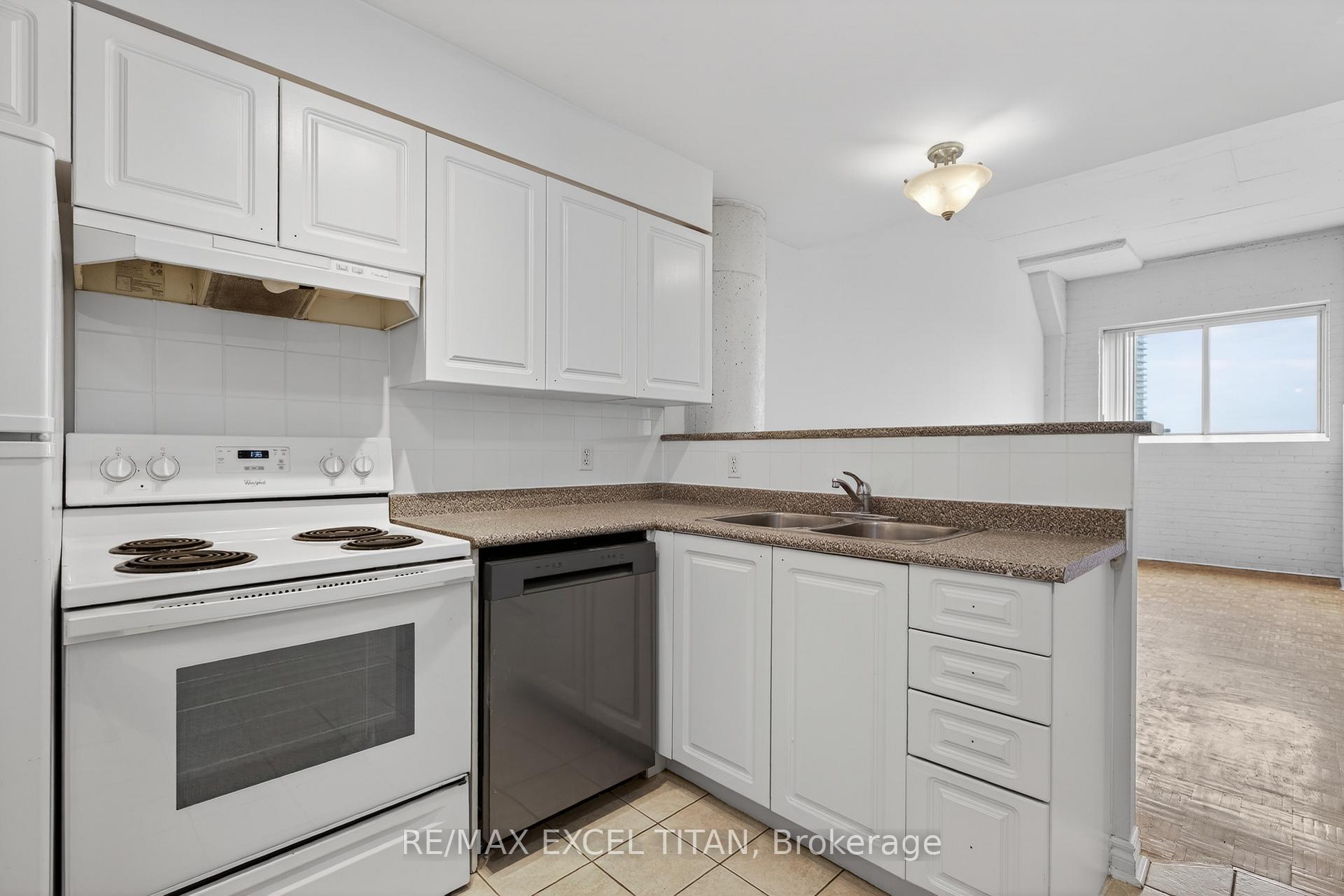 Photo 6 of Unit 607, 1401 Dupont Street, Toronto, Dovercourt-Wallace Emerson-Junction — HOMEH