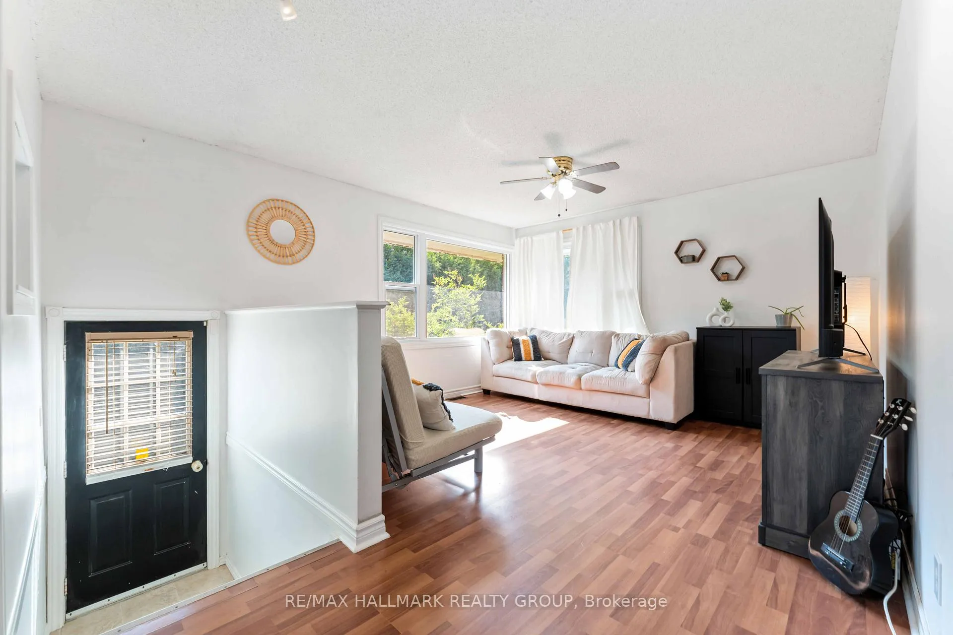 Photo 4 of 1250 Stagecoach Road, Ottawa, Greely — HOMEH