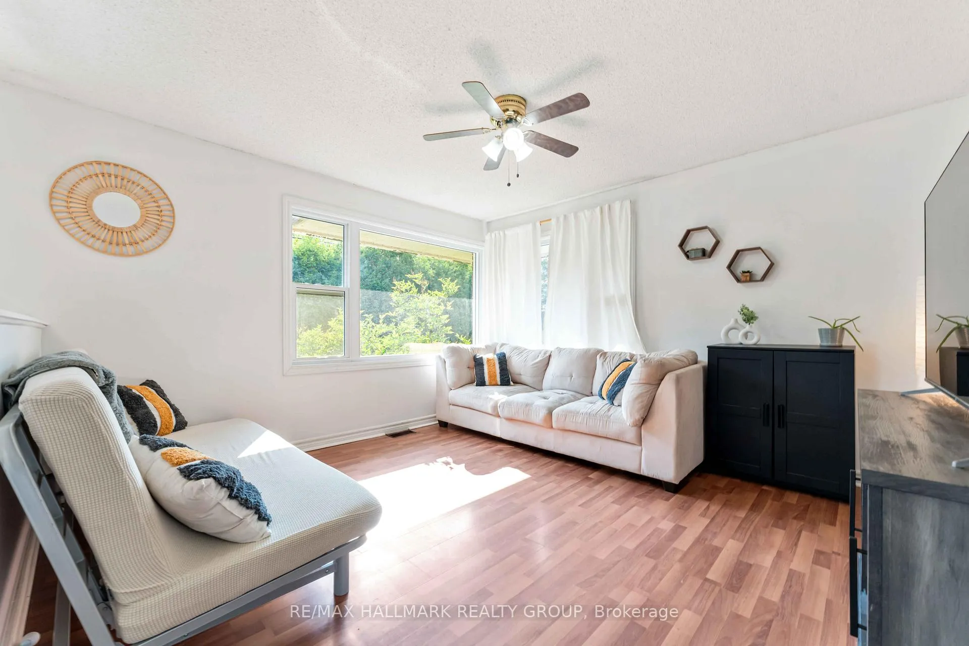 Photo 5 of 1250 Stagecoach Road, Ottawa, Greely — HOMEH