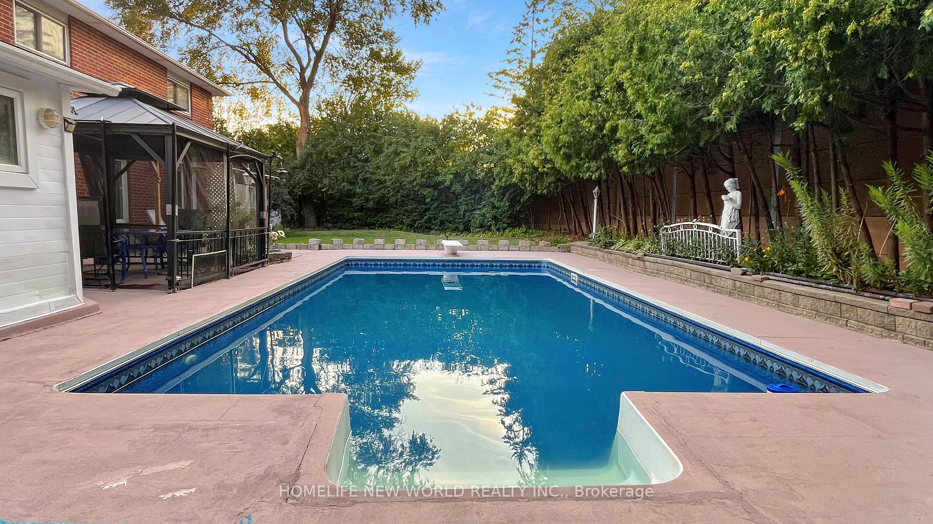 Photo 9 of 14 Madrid Crescent, Brampton, Central Park — HOMEH
