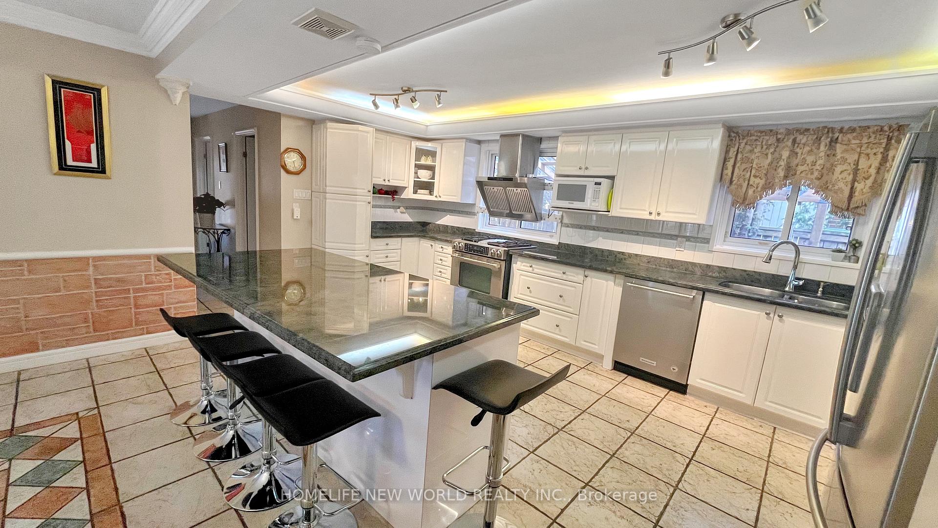 Photo 18 of 14 Madrid Crescent, Brampton, Central Park — HOMEH