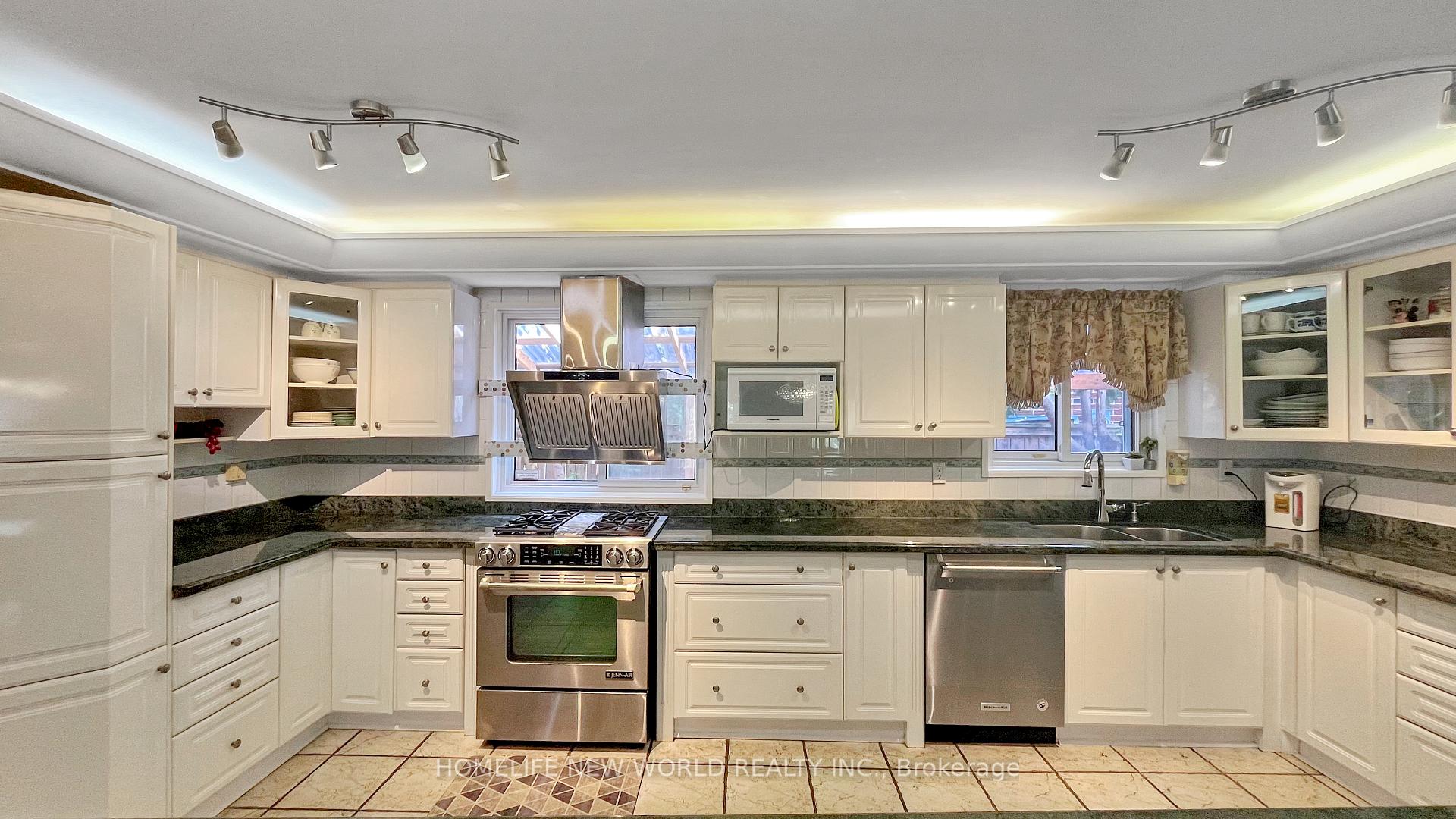 Photo 19 of 14 Madrid Crescent, Brampton, Central Park — HOMEH