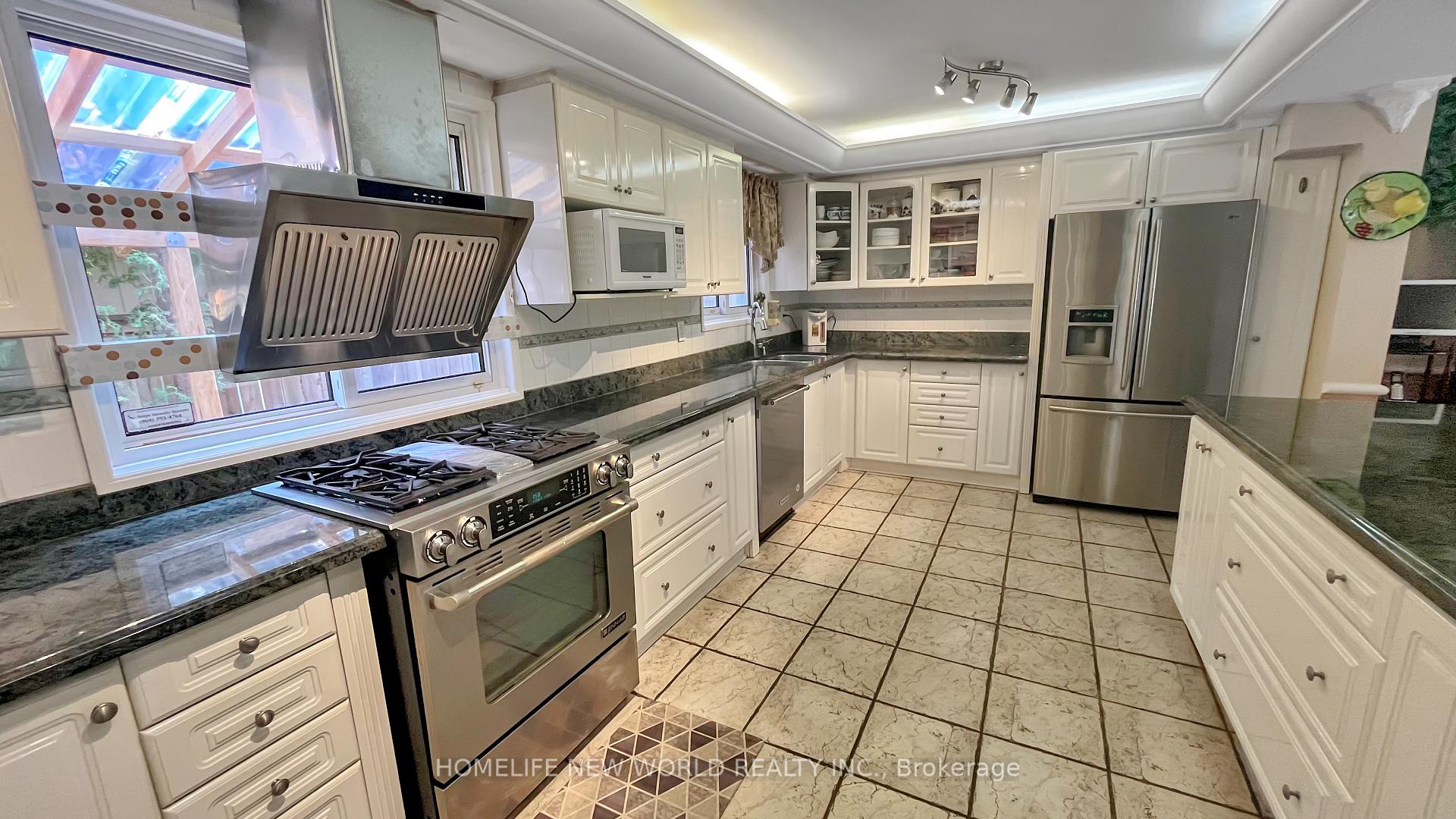 Photo 20 of 14 Madrid Crescent, Brampton, Central Park — HOMEH