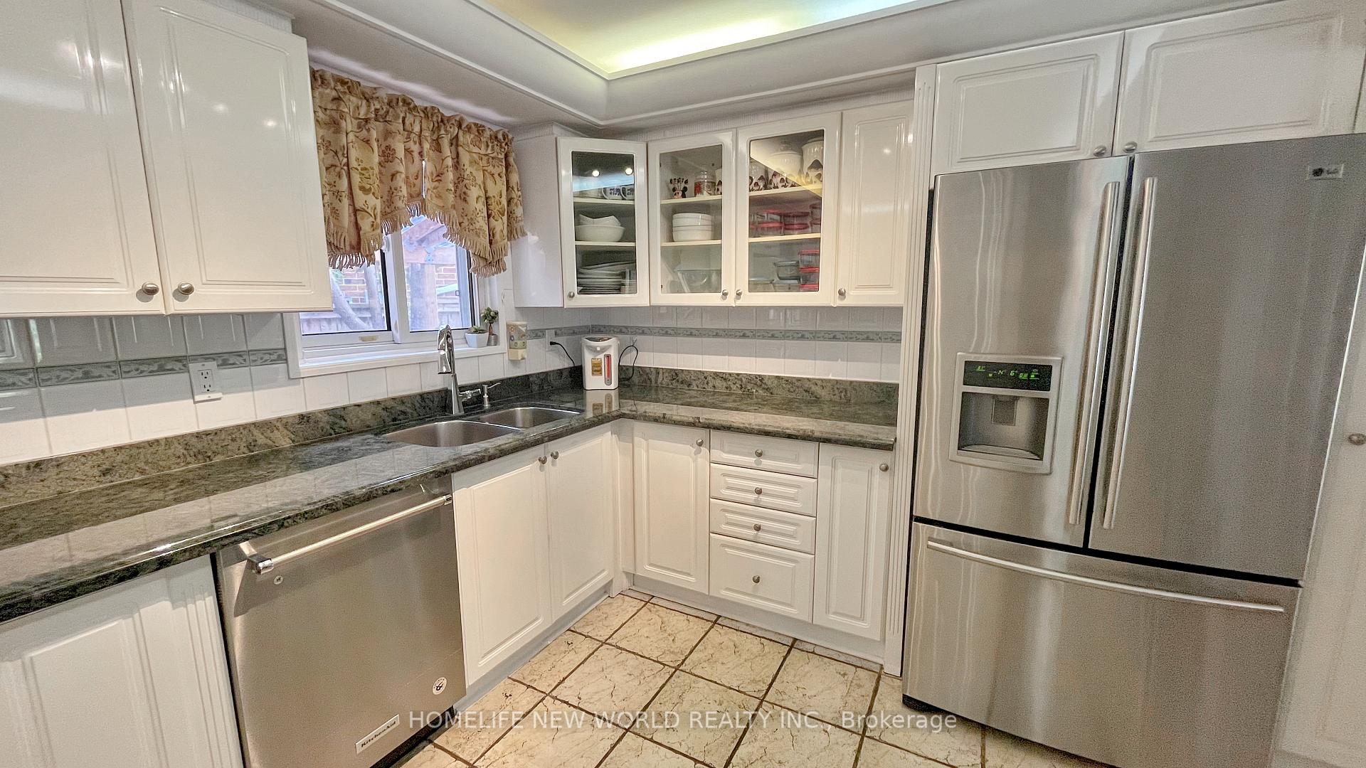 Photo 21 of 14 Madrid Crescent, Brampton, Central Park — HOMEH