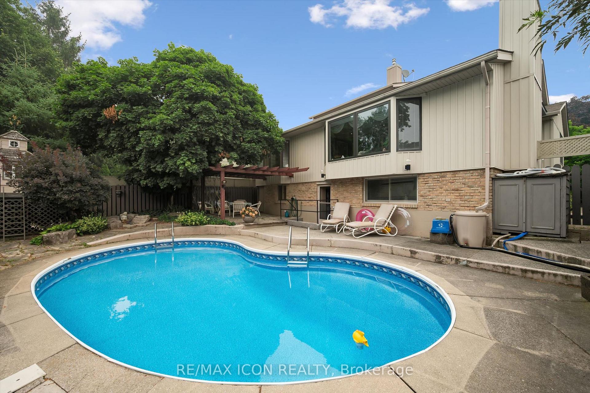 Photo 7 of 30 Shuh Avenue, Kitchener, Stanley Park — HOMEH