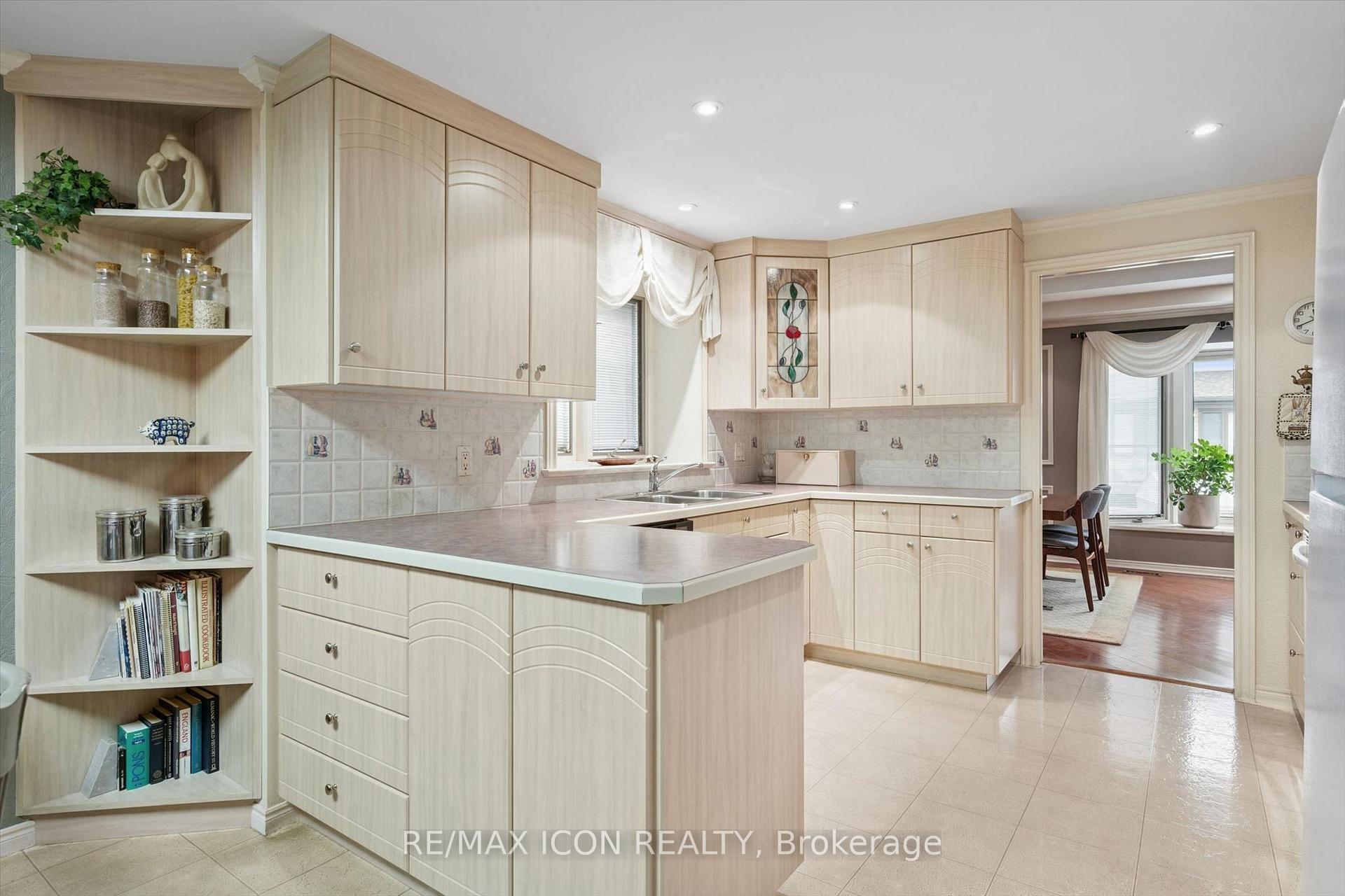 Photo 13 of 30 Shuh Avenue, Kitchener, Stanley Park — HOMEH