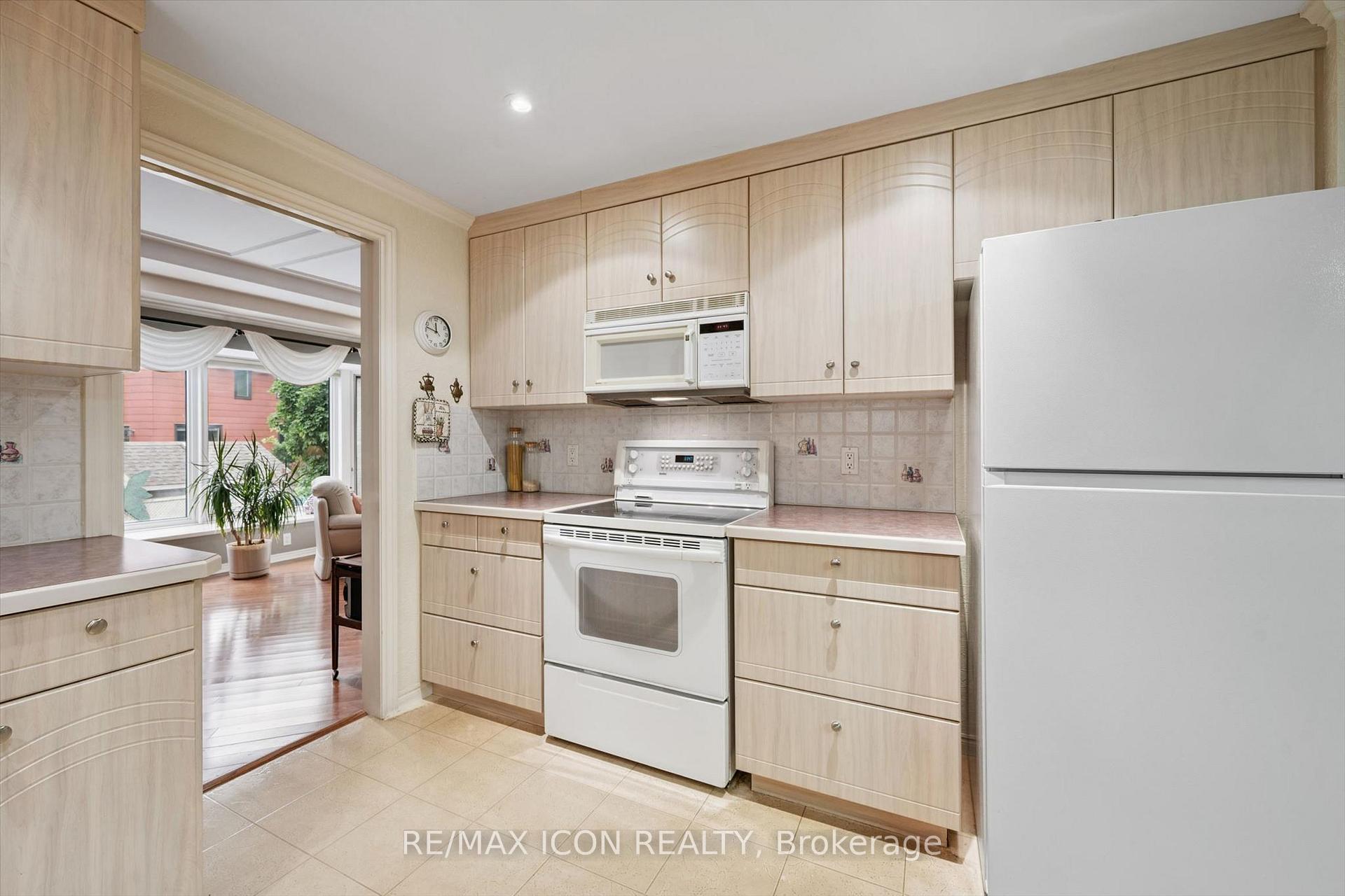 Photo 15 of 30 Shuh Avenue, Kitchener, Stanley Park — HOMEH