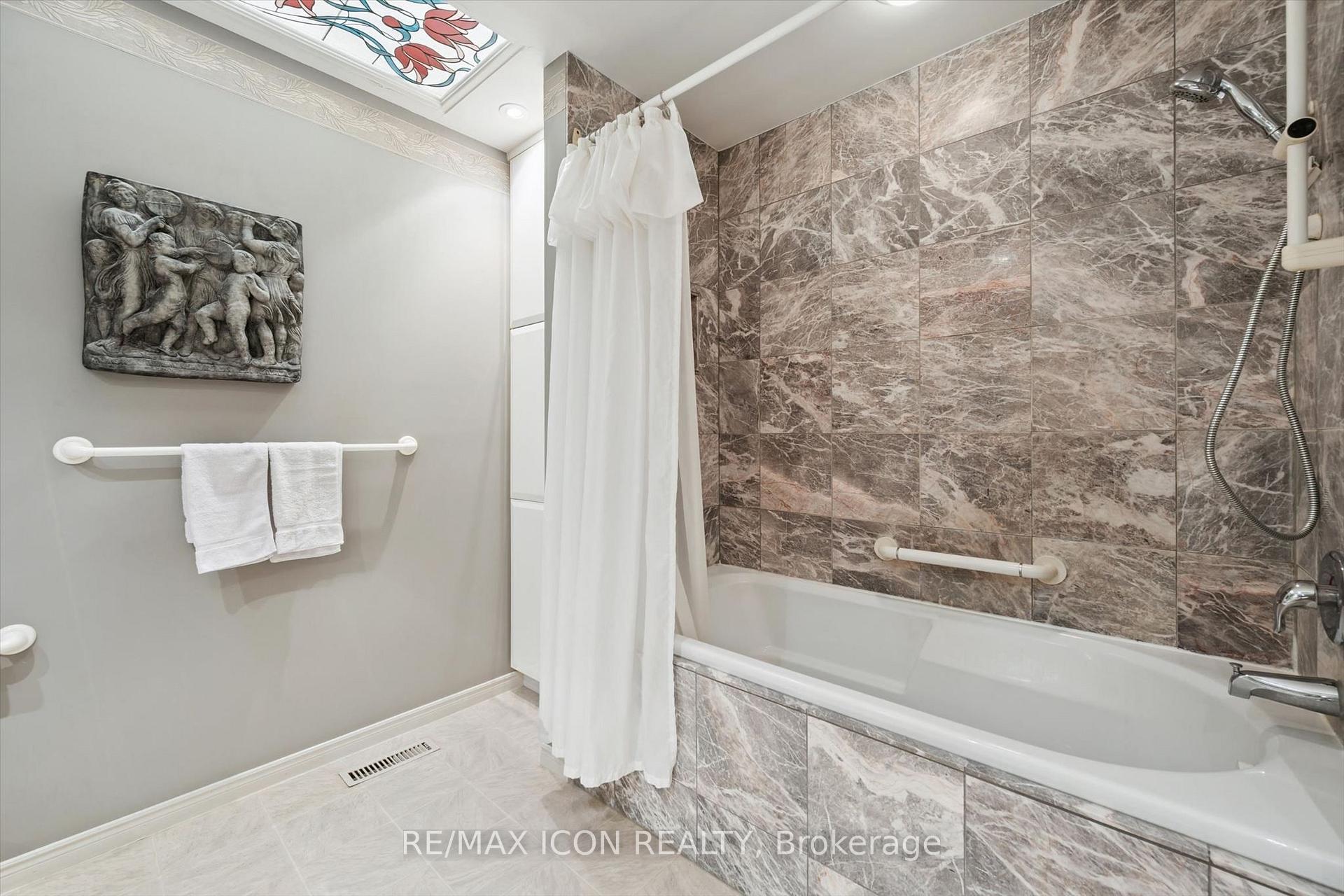 Photo 24 of 30 Shuh Avenue, Kitchener, Stanley Park — HOMEH