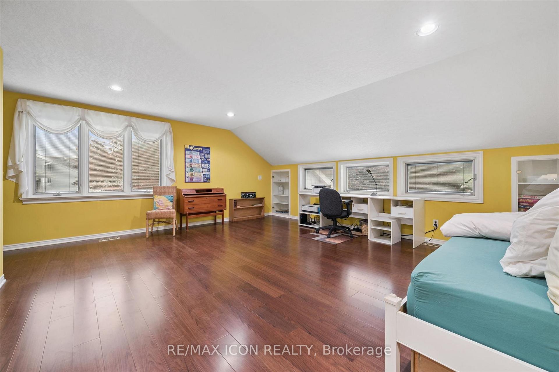 Photo 25 of 30 Shuh Avenue, Kitchener, Stanley Park — HOMEH
