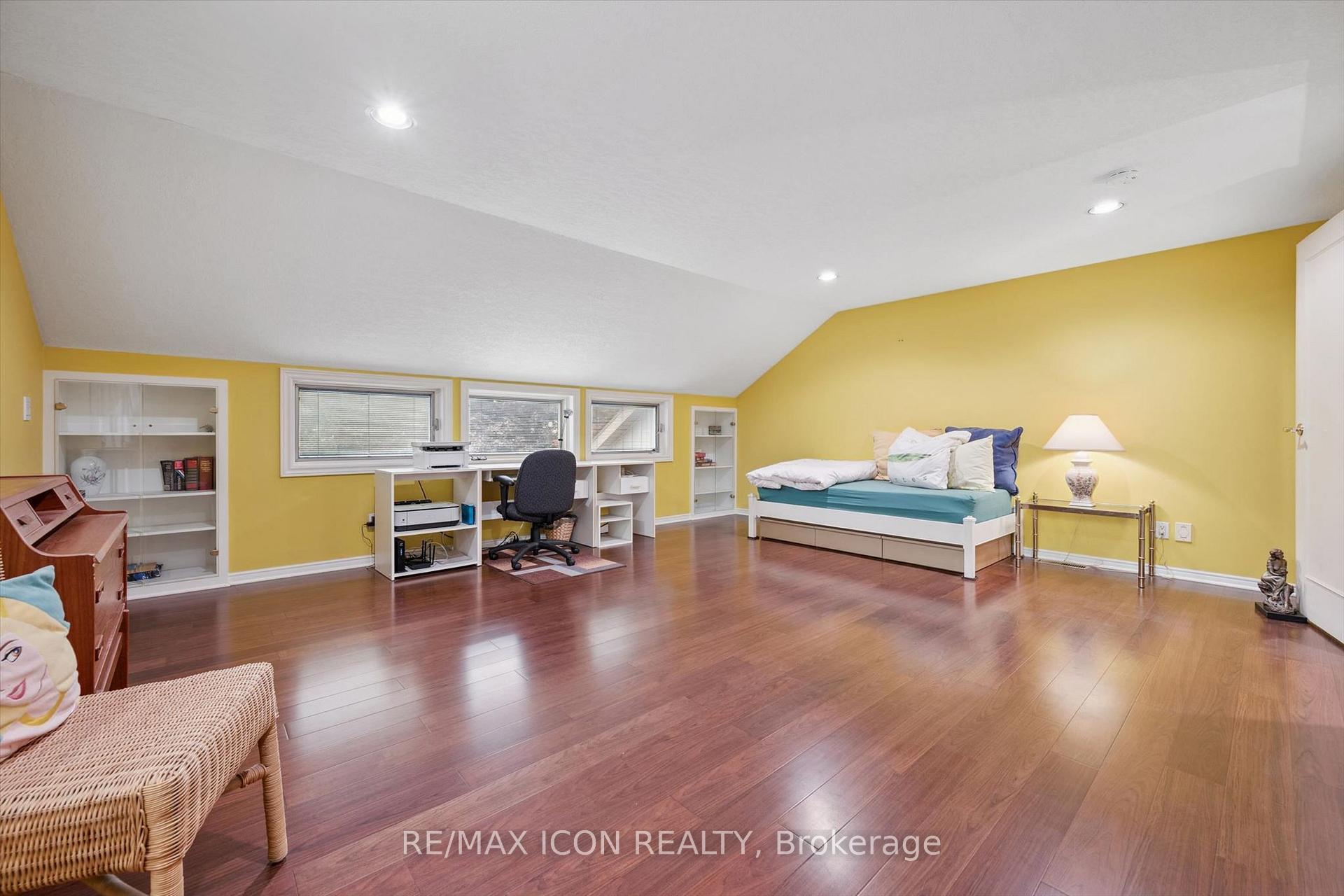 Photo 26 of 30 Shuh Avenue, Kitchener, Stanley Park — HOMEH