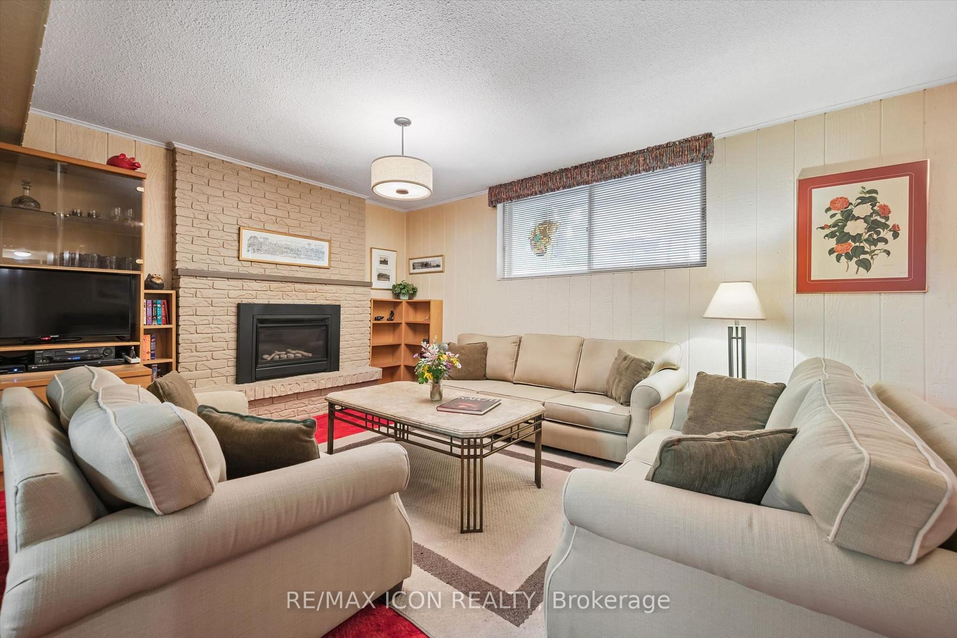 Photo 28 of 30 Shuh Avenue, Kitchener, Stanley Park — HOMEH