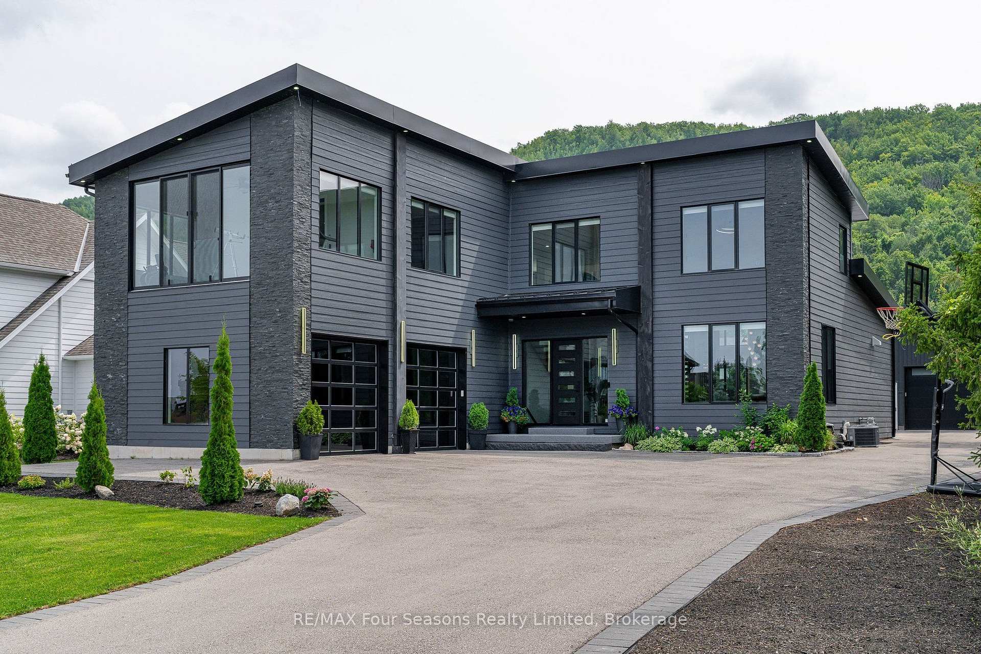 Photo 2 of 118 Barton Boulevard, Blue Mountains — HOMEH