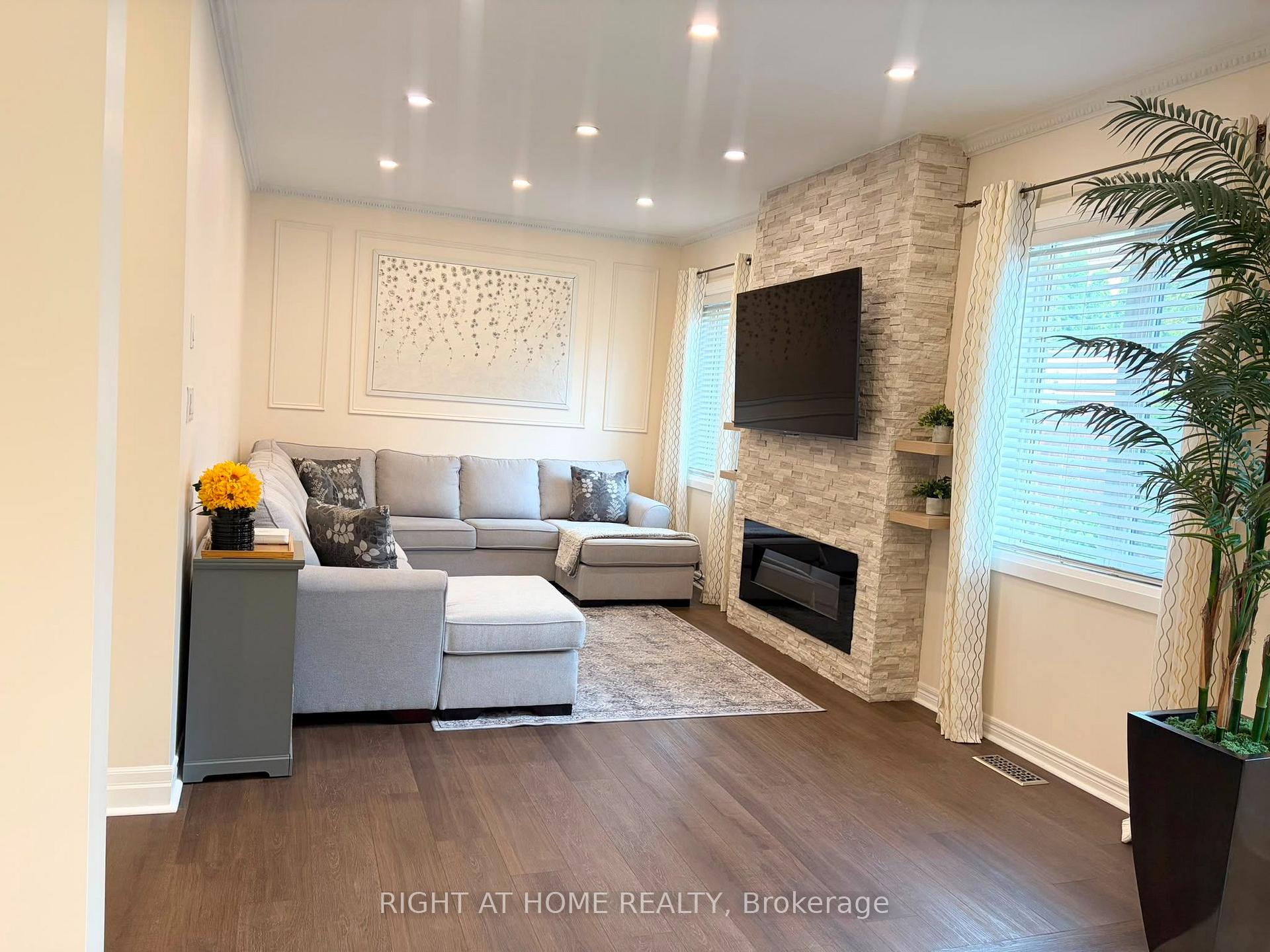 Photo 7 of 111 Forecastle Road, Vaughan, Patterson — HOMEH